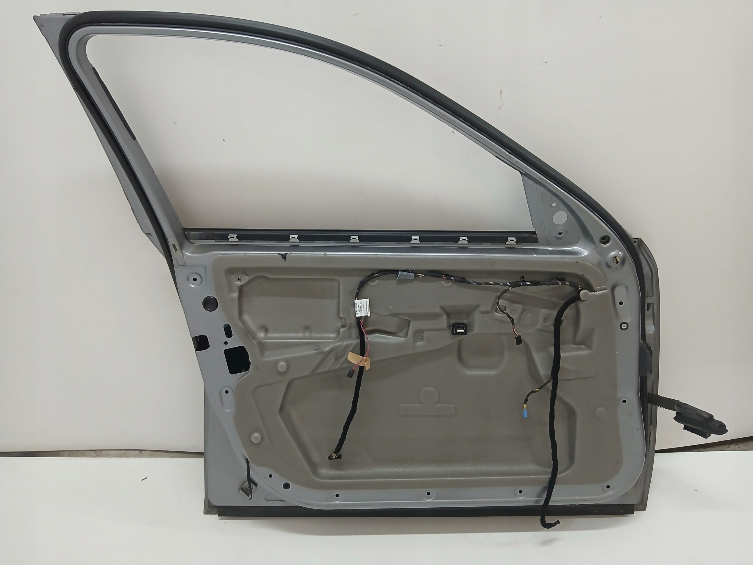 dveře levý předek BMW E60 E61 SILBERGRAU EU