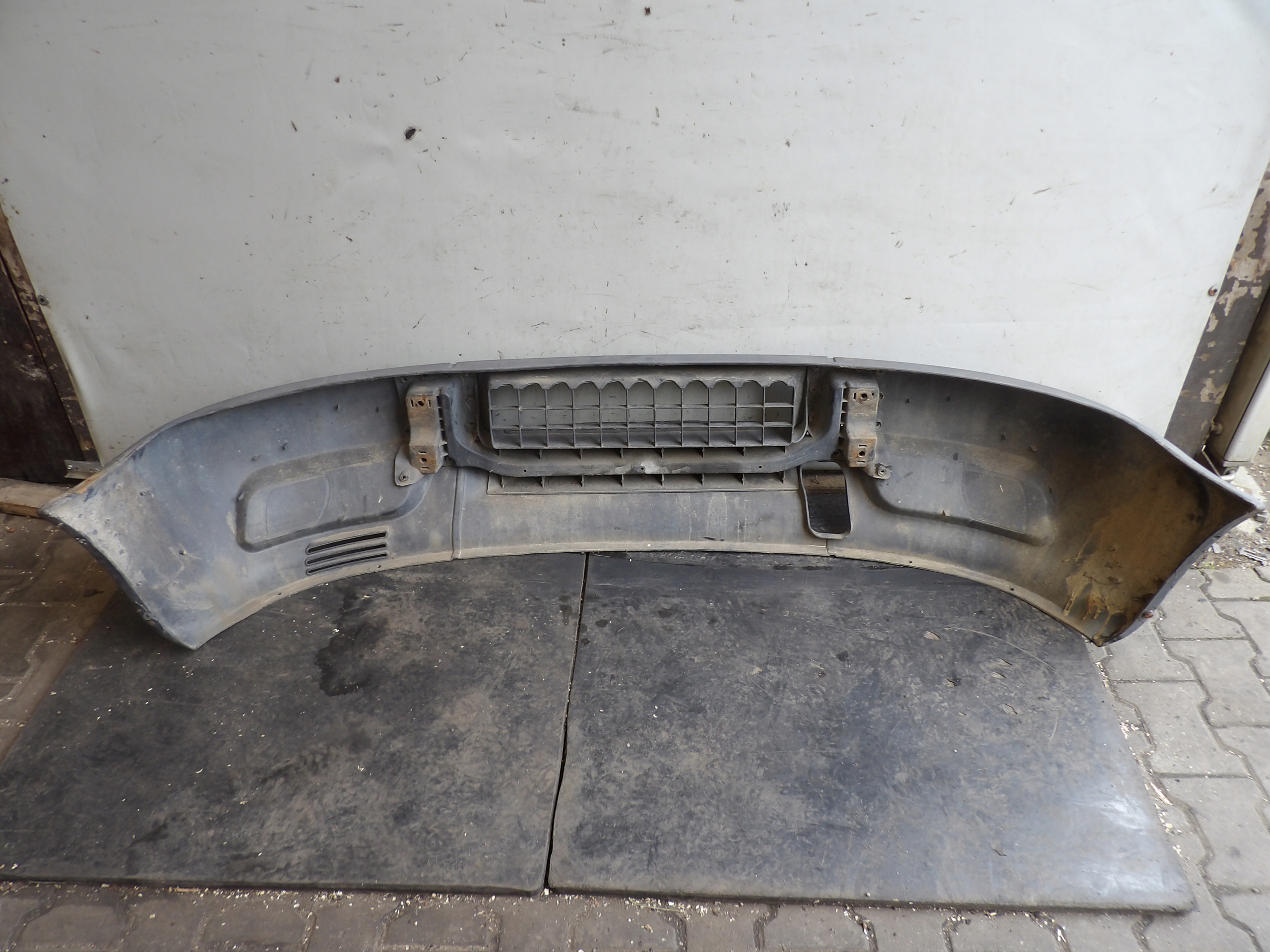 Iveco Daily 35S10 bumper front