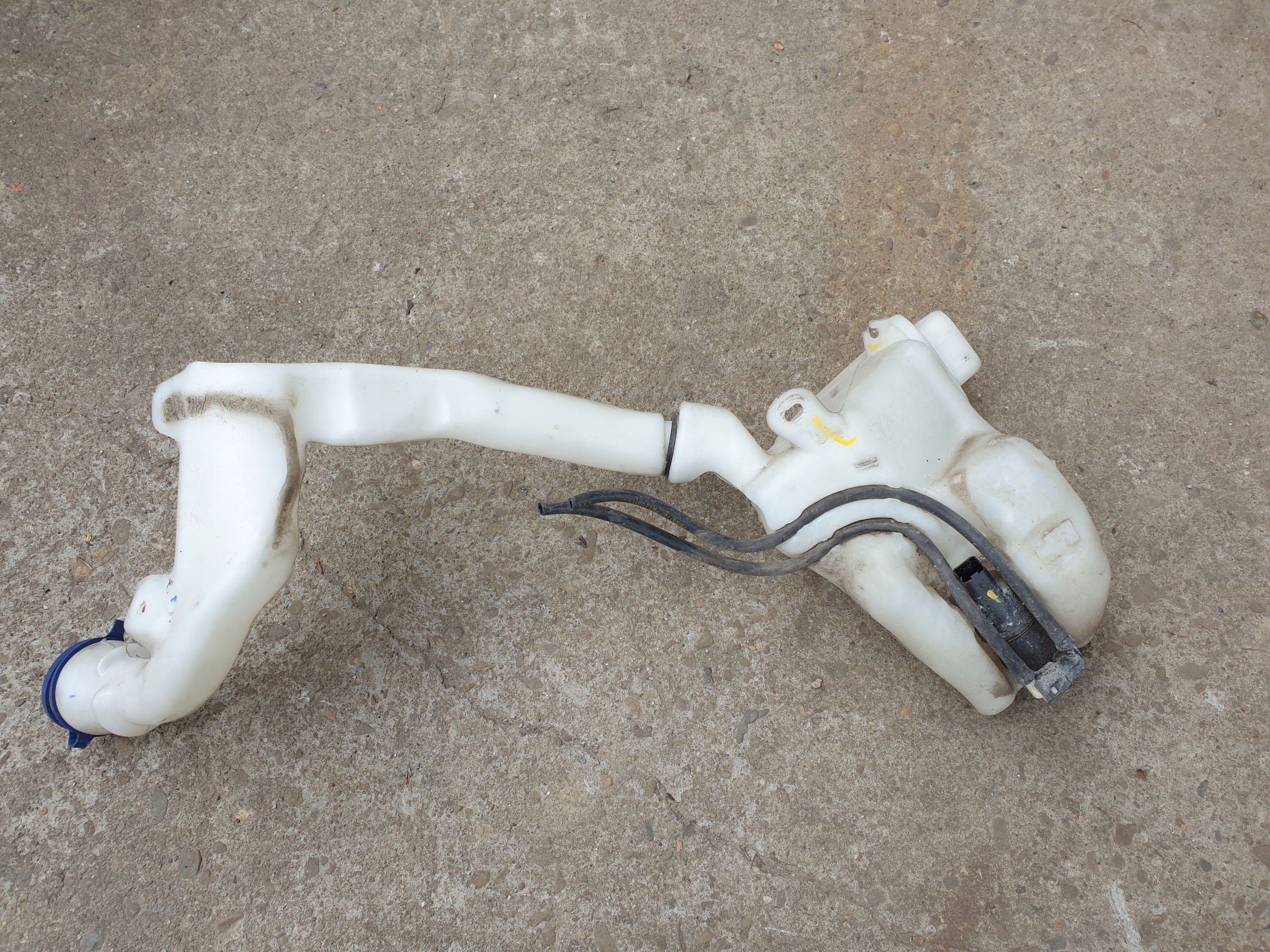 washer fluid tank CITROEN C3 II 2010