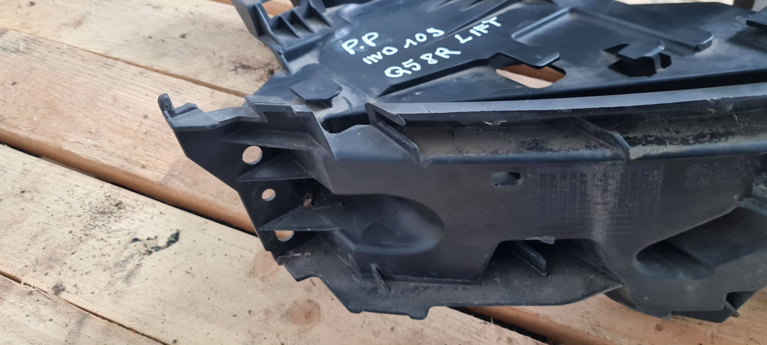 Q5 8R SQ5 LIFT bracket support holder lights right front 8R0805608B