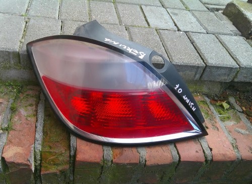 OPEL ASTRA 3 III H HB 04-07 5 DRZWI LEWA TYLNA LAMPA ORYGINAŁ