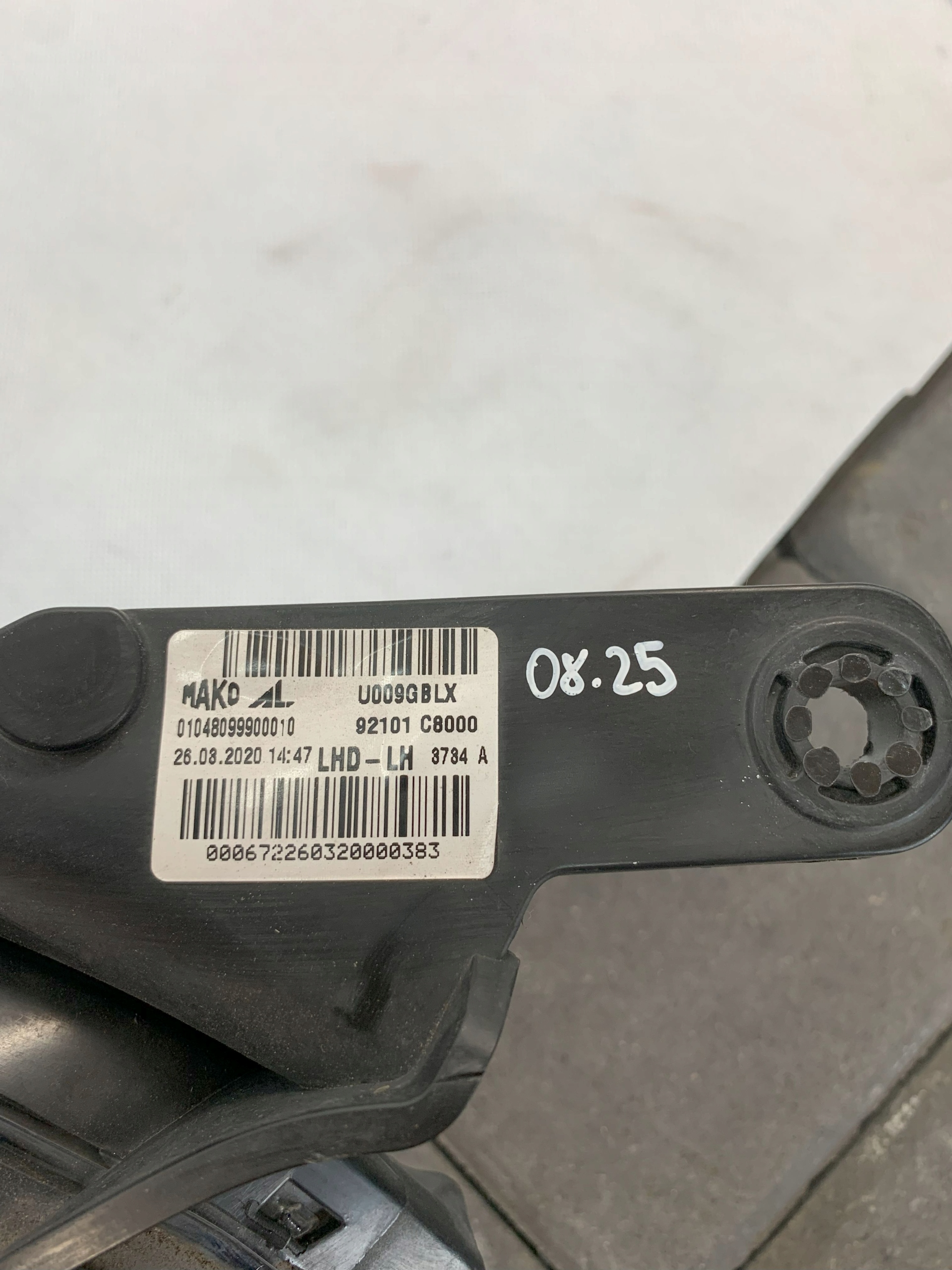 Hyundai I20 and 20 14r Reflektor light left 92101 C8000 08.25