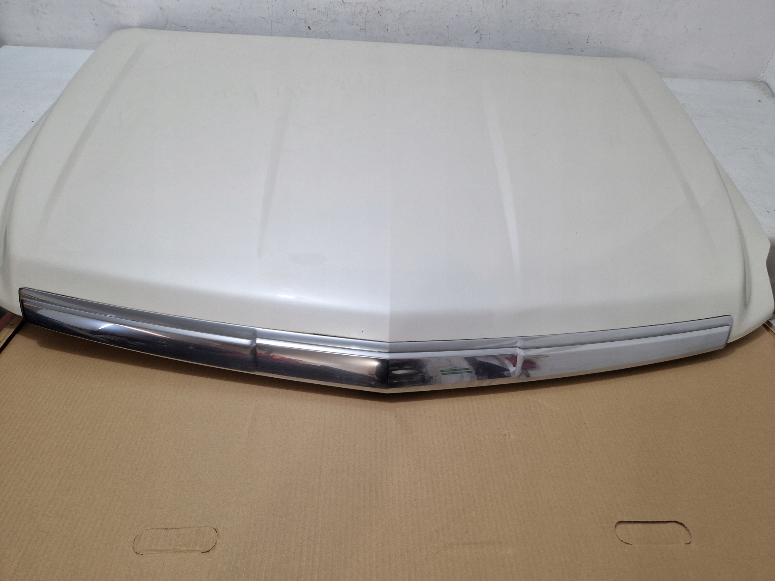 CADILLAC ESCALADE IV 2014 - Capot CHROM BNG