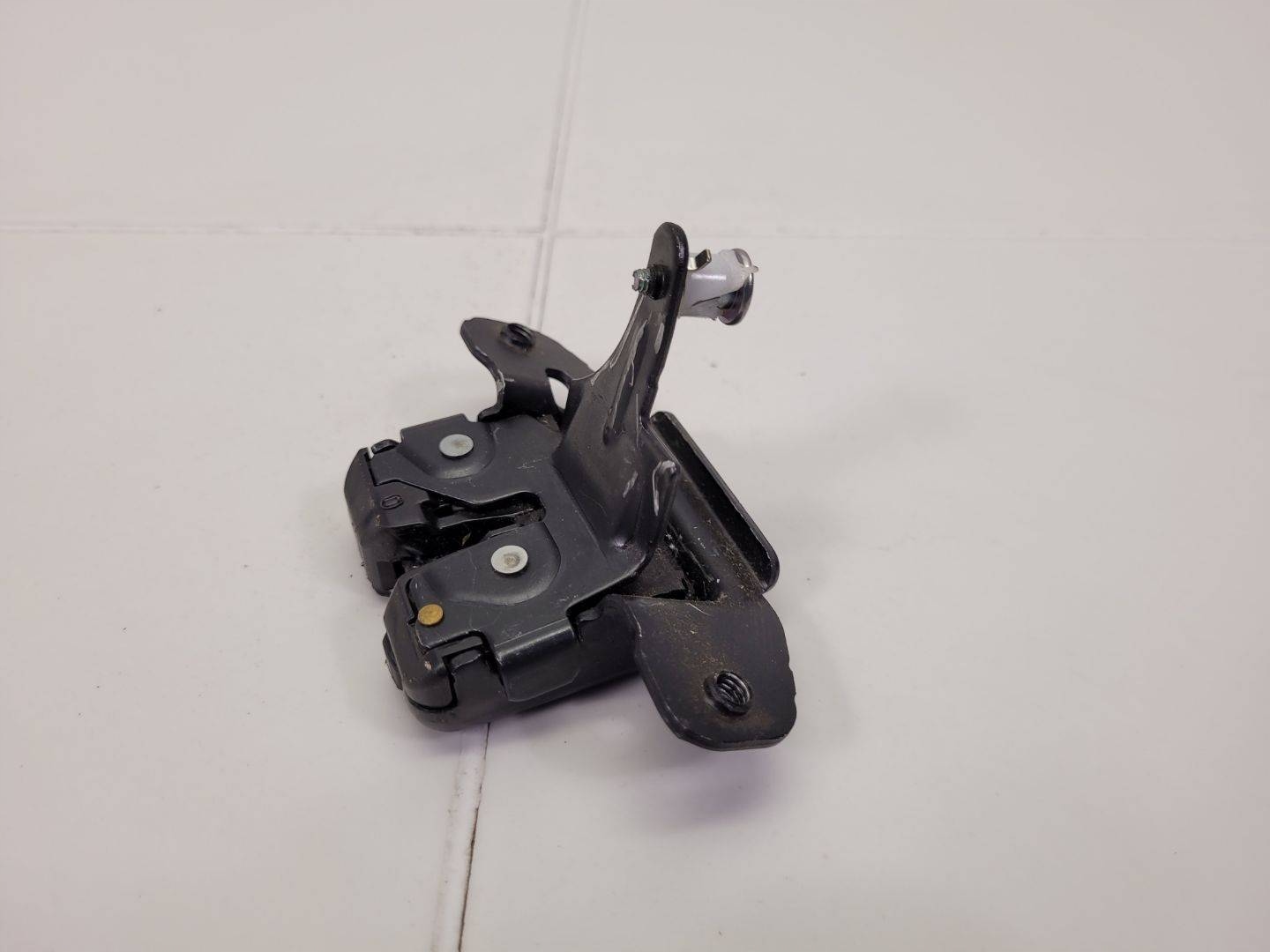 lock bonnet boot Toyota Yaris XP130 2nd facelift 2018
