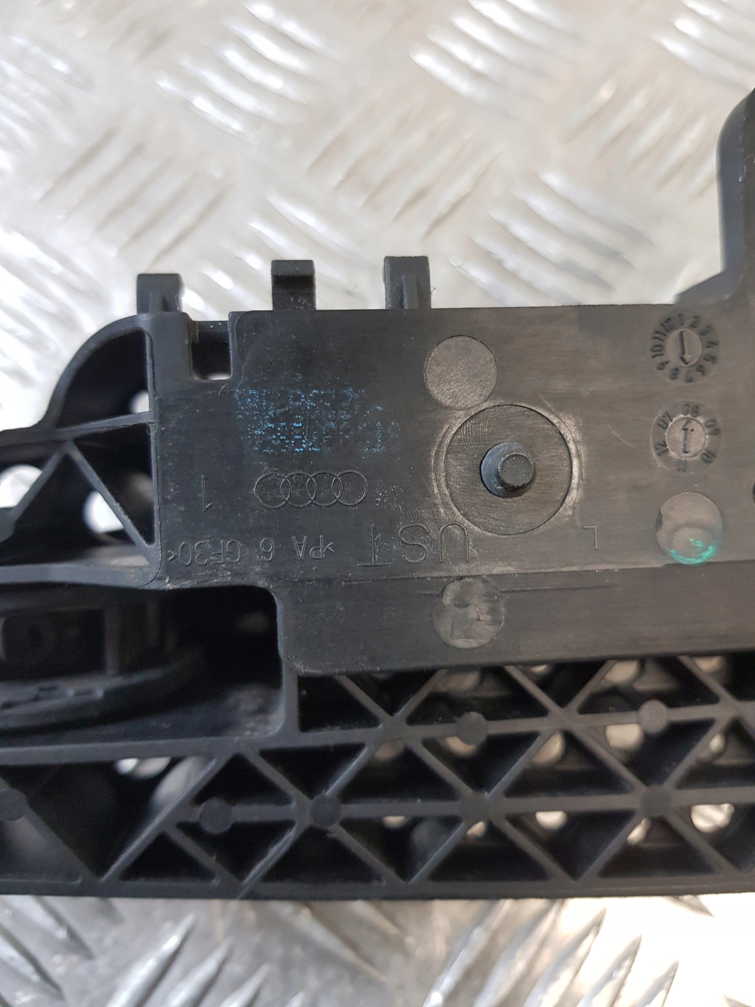 lock door left rear part 8PIN holder handles handle AUDI A4 B8