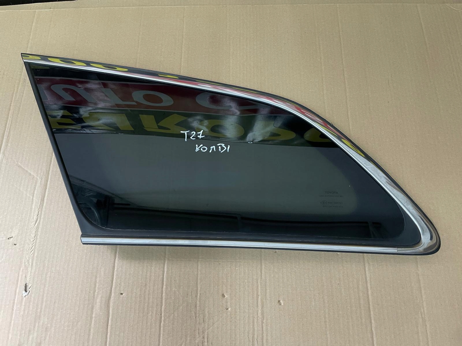 TOYOTA AVENSIS T27 T29 KOMBI SZYBA BOCZNA KAROSERYJNA LEWA CHROM USZCZELKA