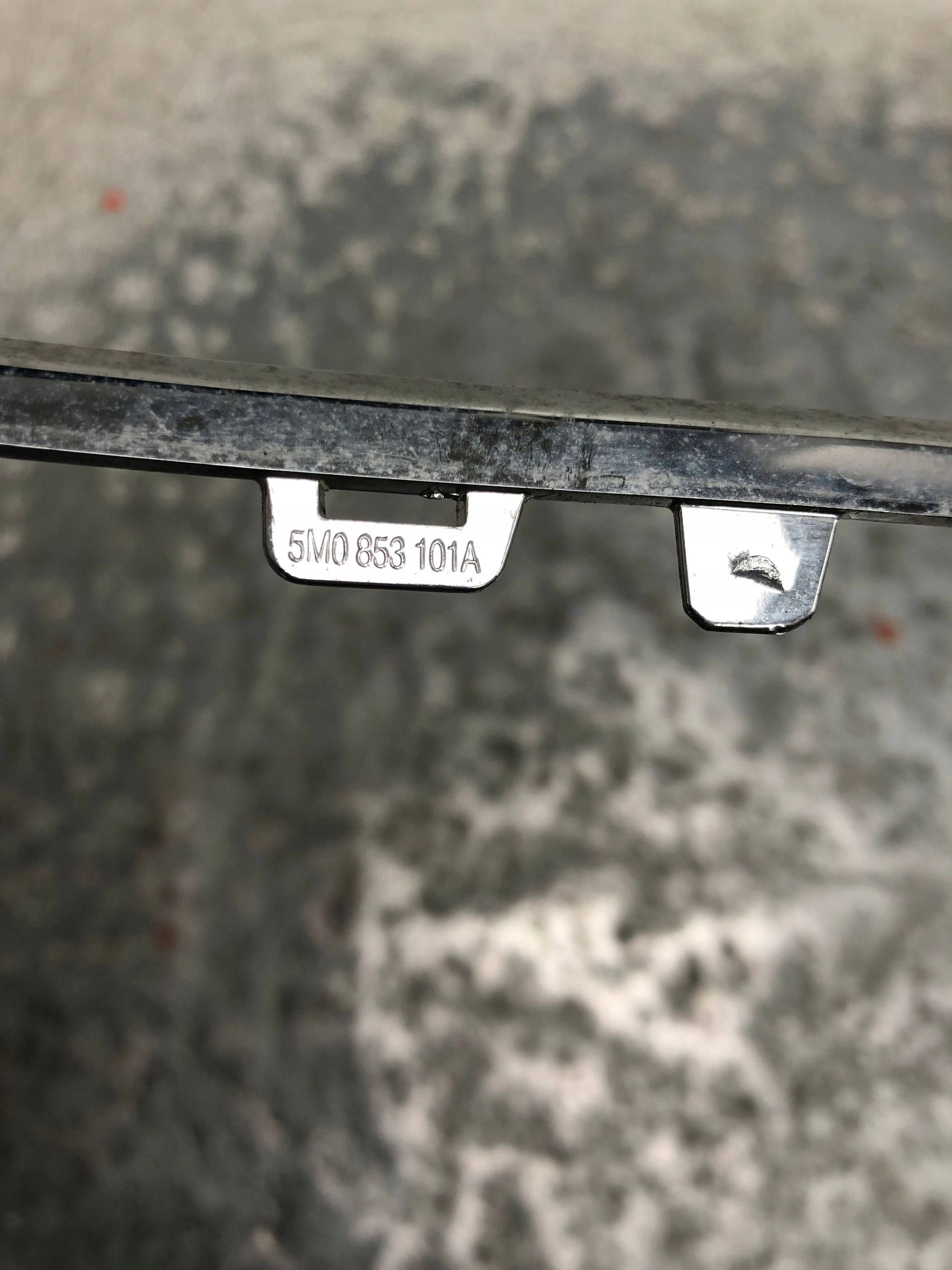 moulding CHROM KRATKI VW GOLF plus 5M0853101A