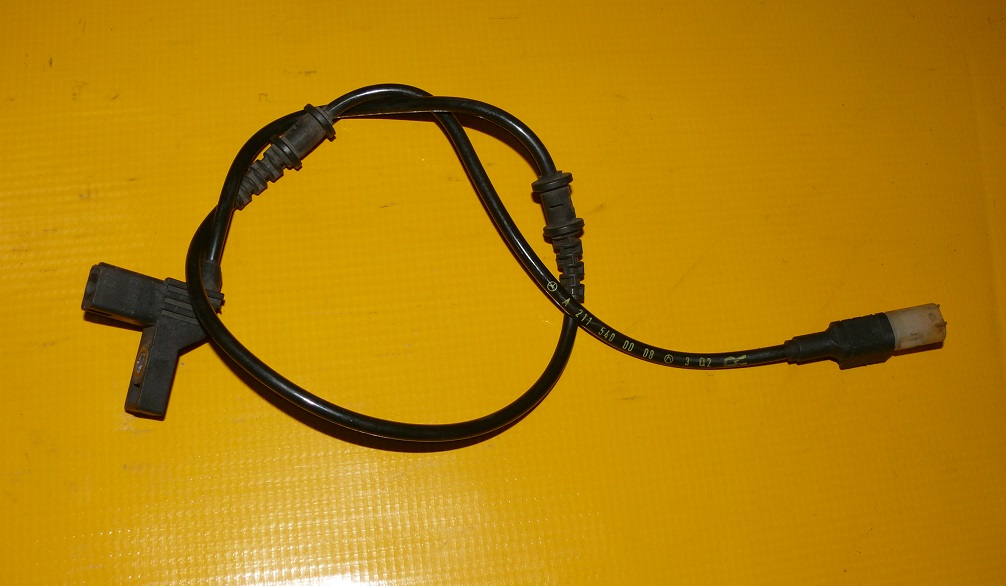 PRZEWÓD CZUJNIKA KLOCKÓW PRAWY PRZÓD MERCEDES E-KLASA W211 A2115400008