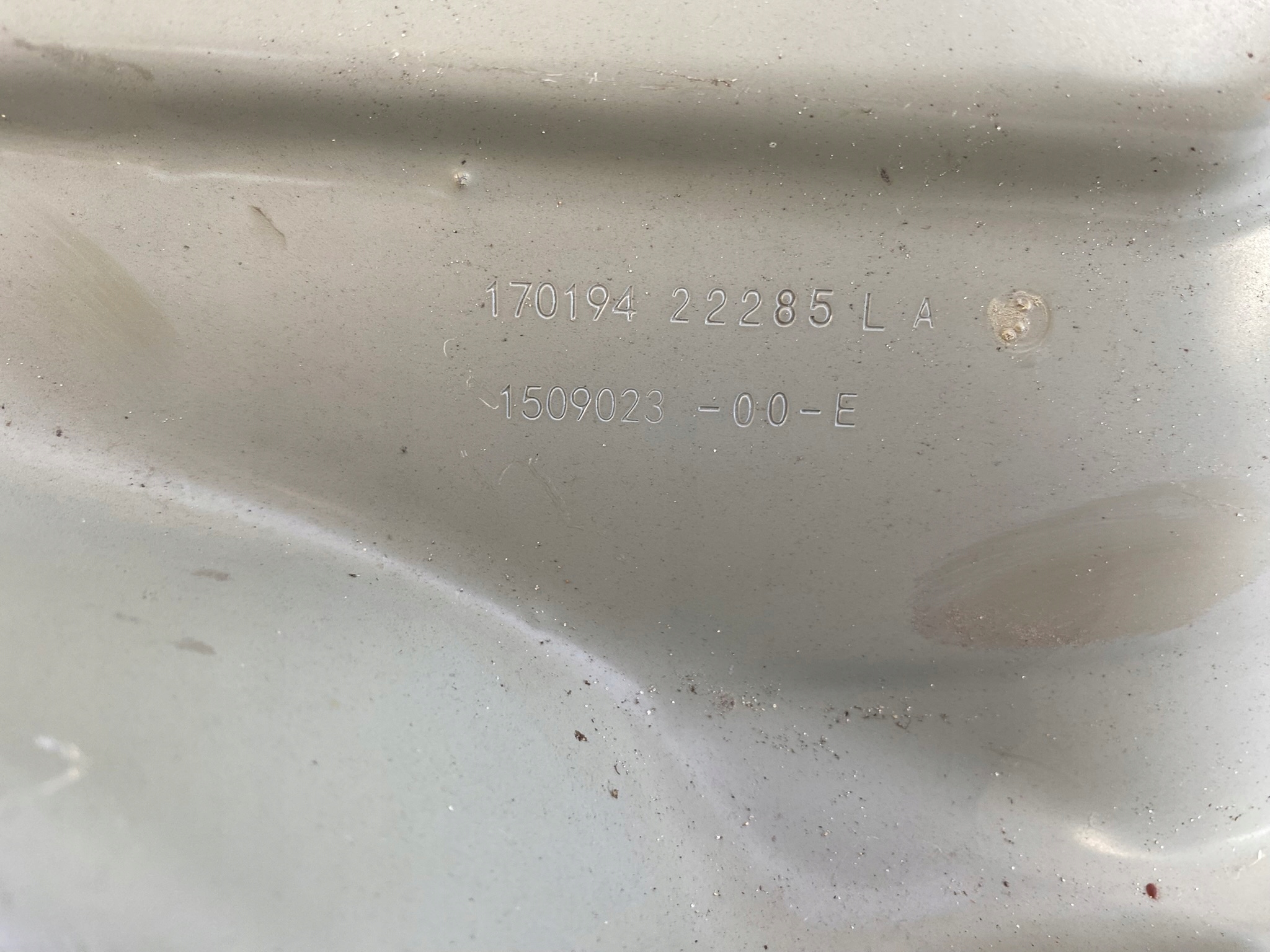 TESLA MODEL Y 20- Côté Console Aile Gauche Arrière
