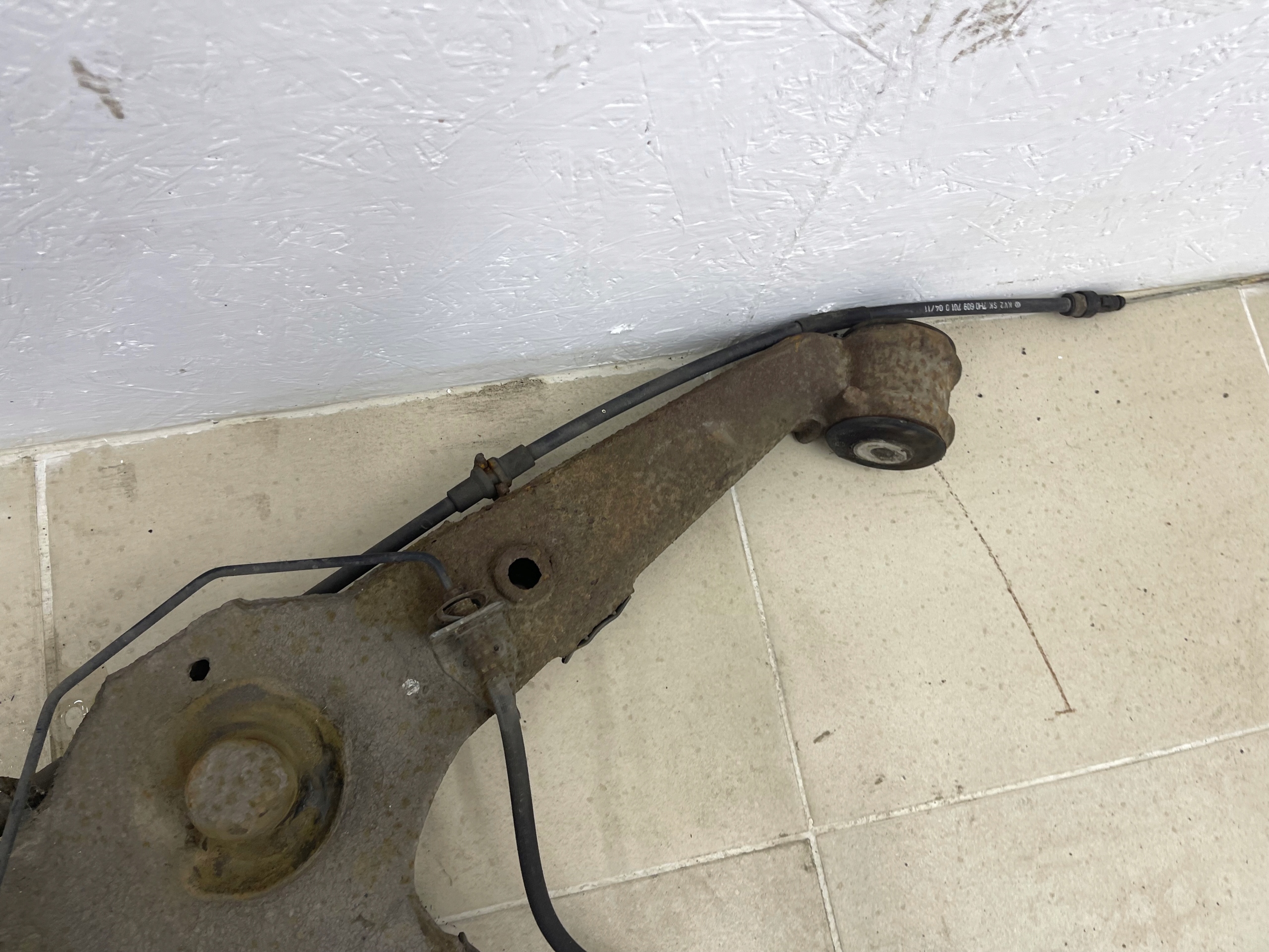 VW T5 LIFT 2.0 TDI arm right rear part swing 7H0501413D
