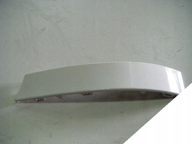 AUDI A4 LISTWA POD LAMPĘ TYLNĄ 8D0 945 102