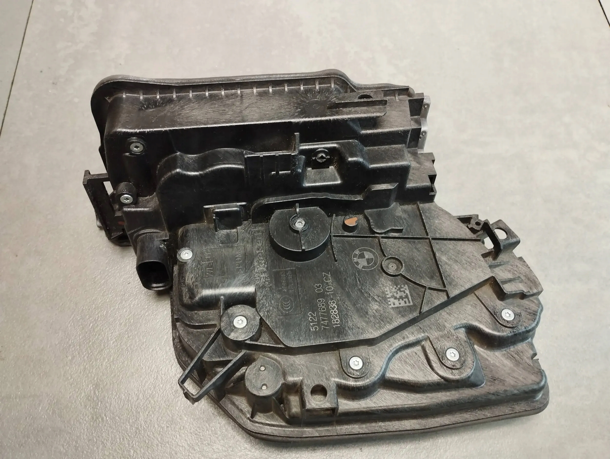 BMW 5 G30 lock left rear part 7477689