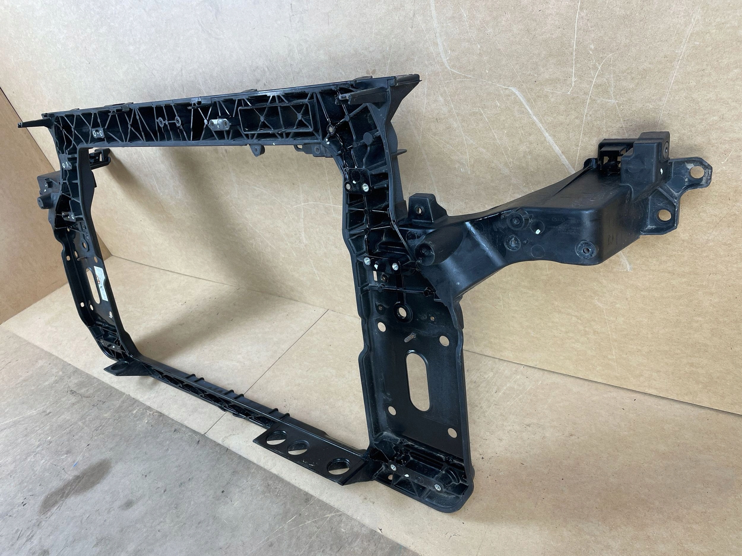 support panel for radiators pillar iron KIA SPORTAGE III SL 2010-2016 641013U000