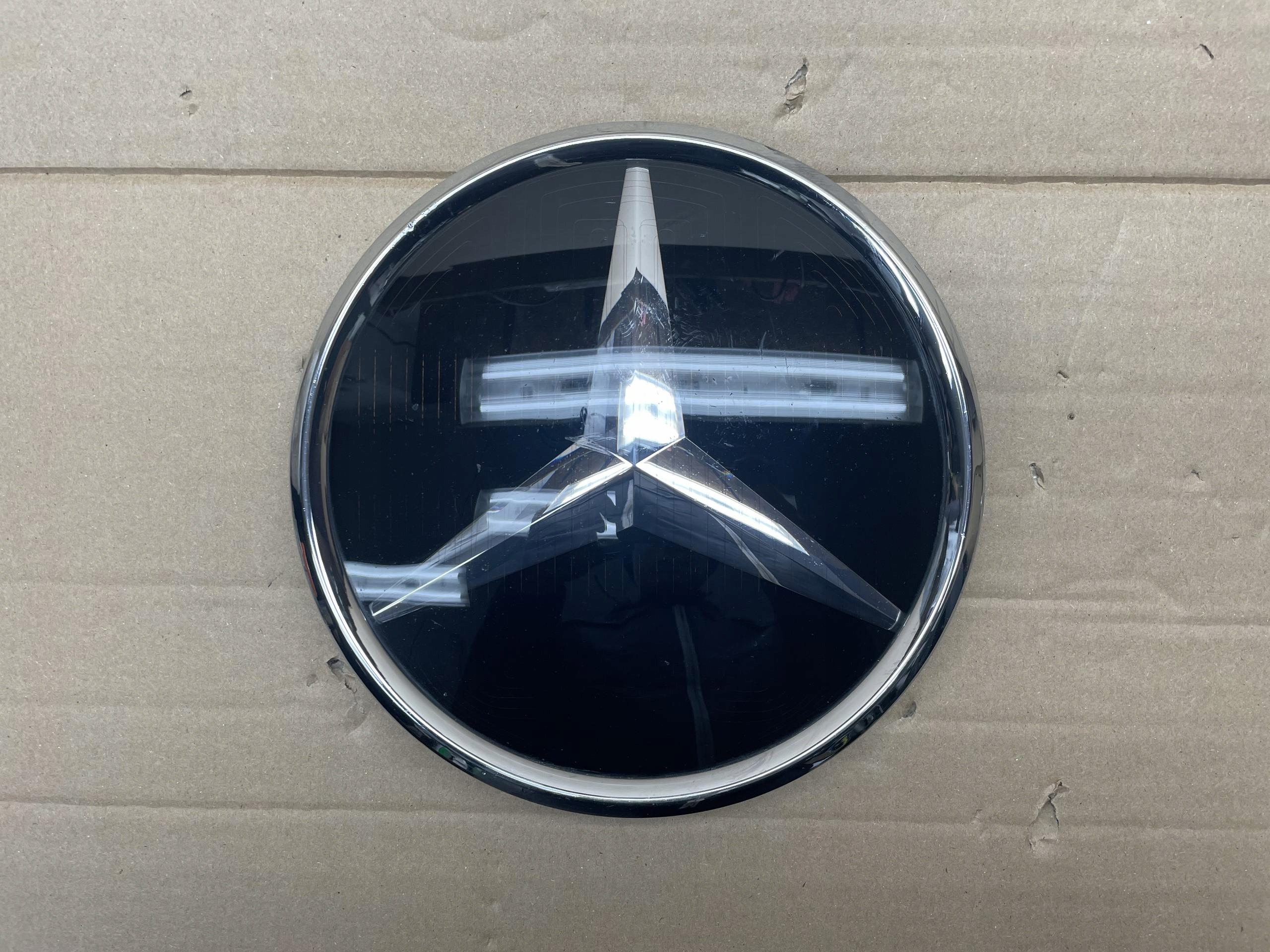 MERCEDES LOGO ZNACZEK EMBLEMAT A0008880500