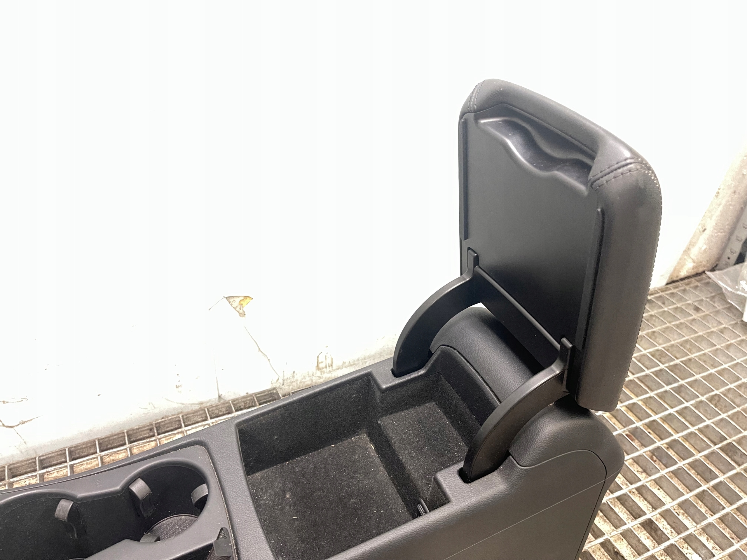 TUNEL central AUDI A5 8T Sportowy/Coupe 07-17 8K0864981F console