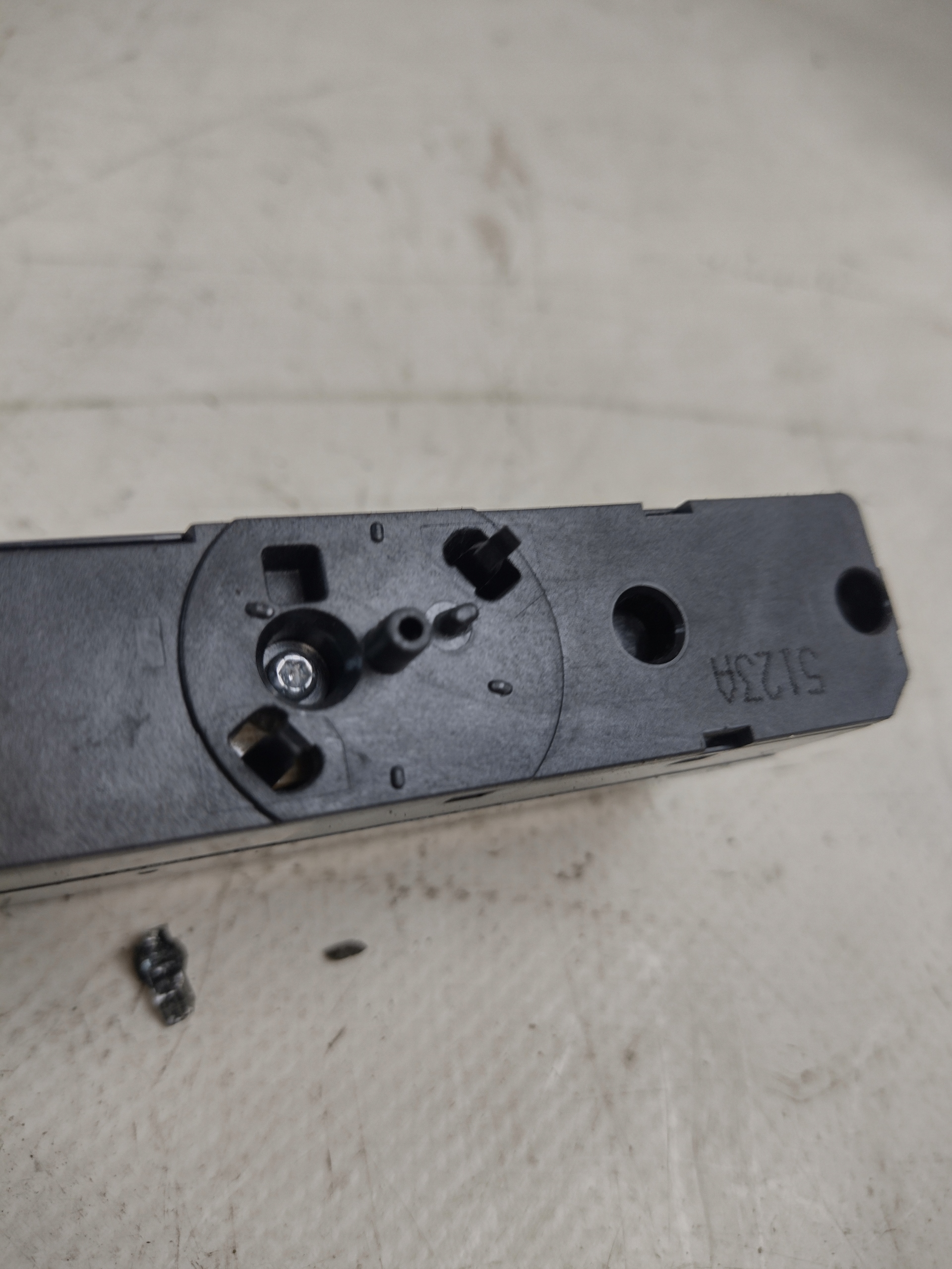 lichtschalter des warnblickschalters Opel Zafira B 13100105