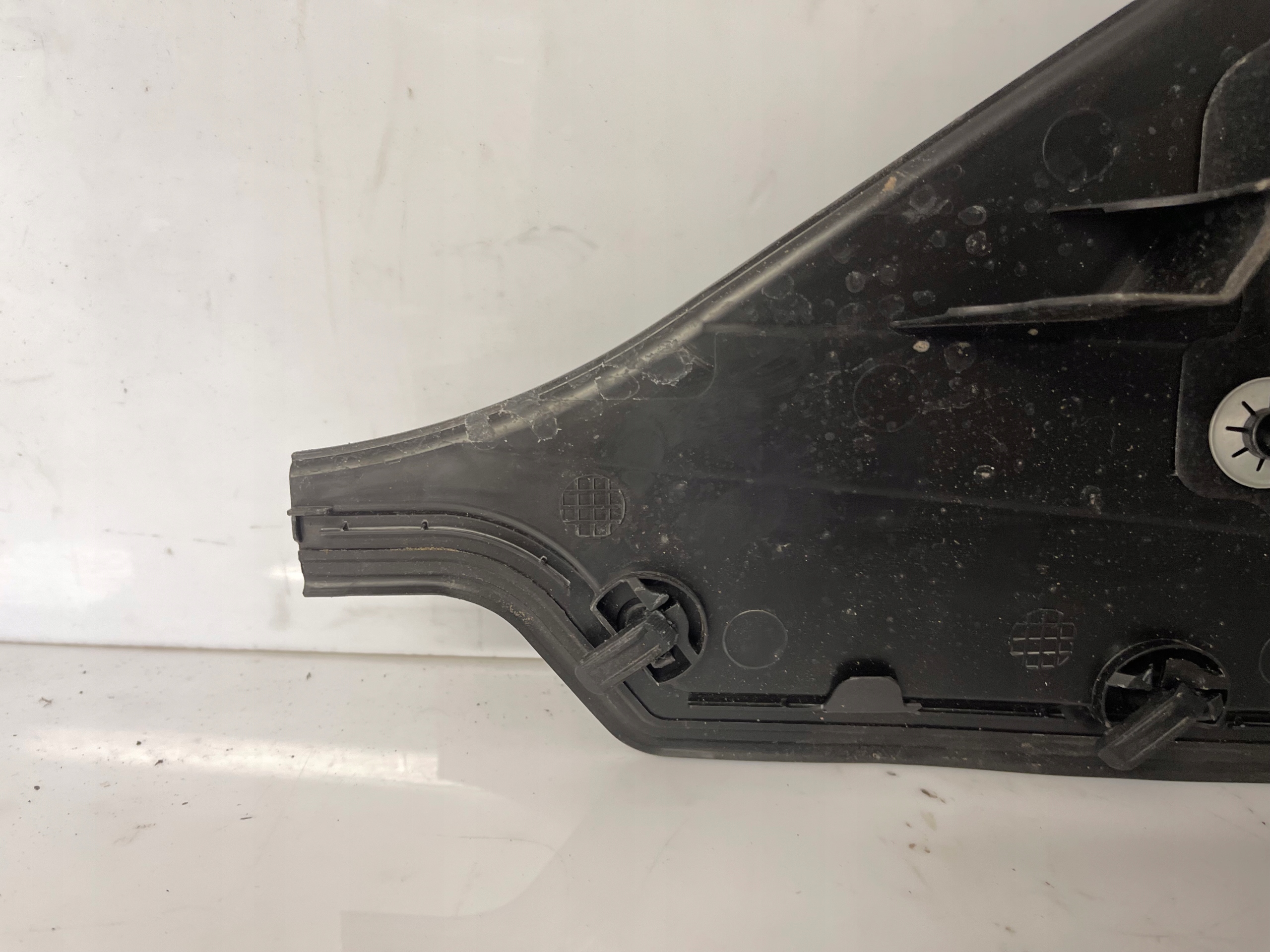 BMW 1 F20 cover under the window plastic 7265119