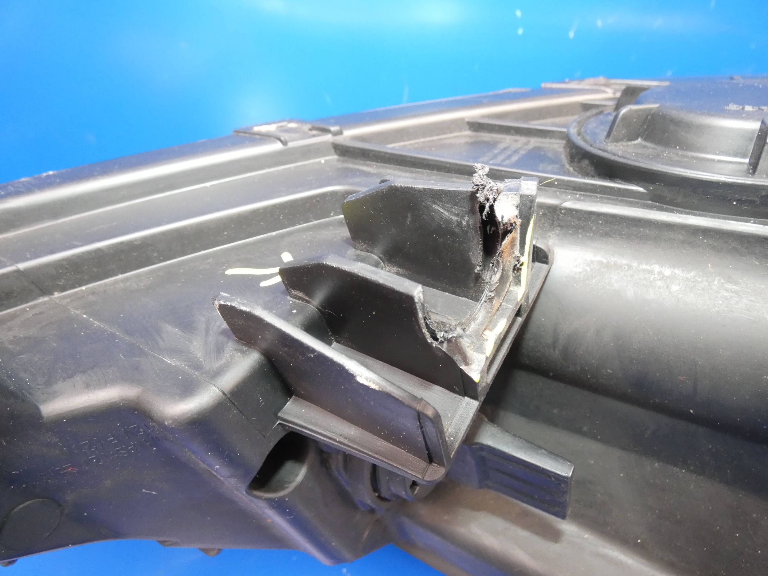KIA SPORTAGE III 3 light left front front damag. holder WERSJA ANGIELSK