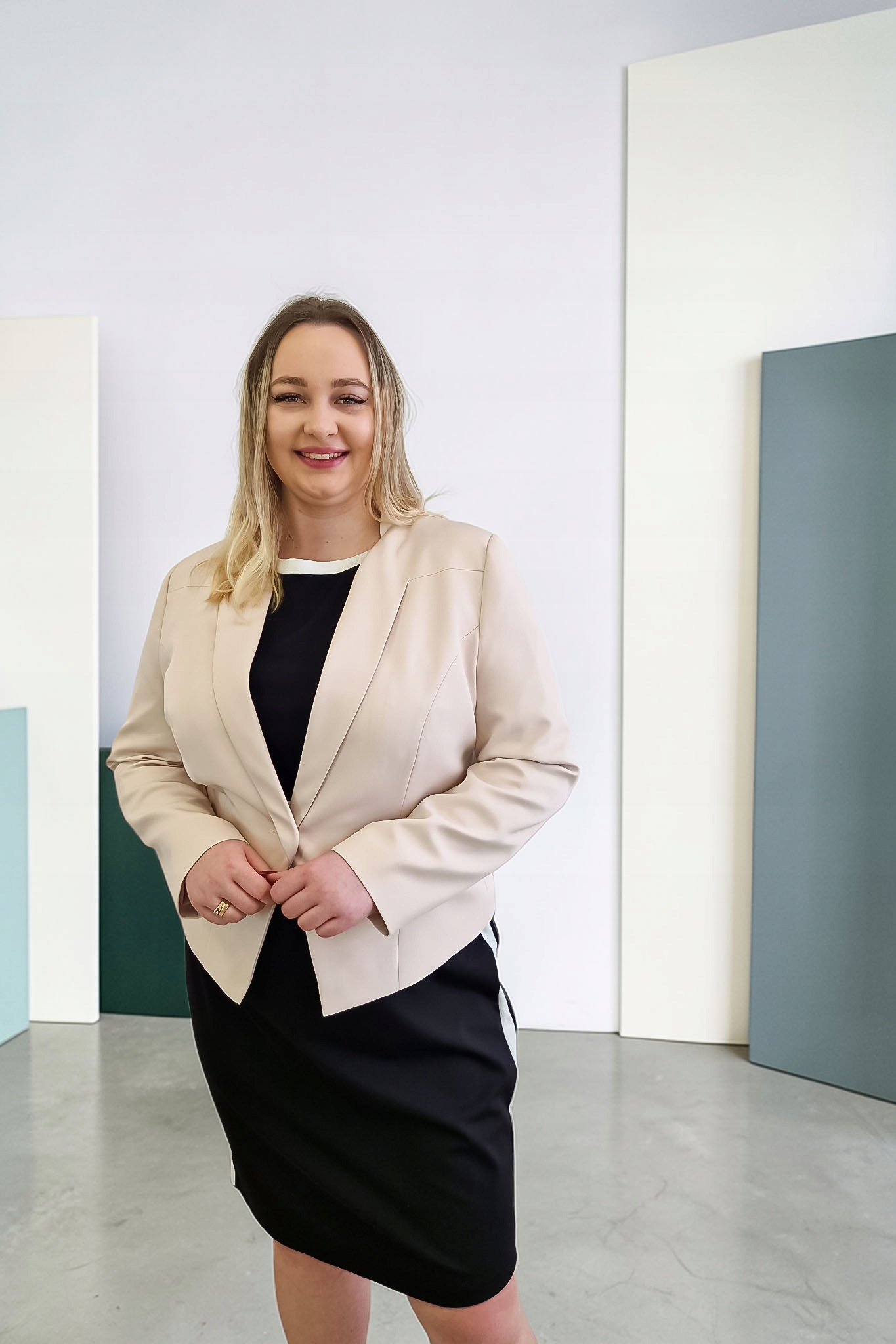 Elegantní krátký dámský žaket Sako Béžová 44