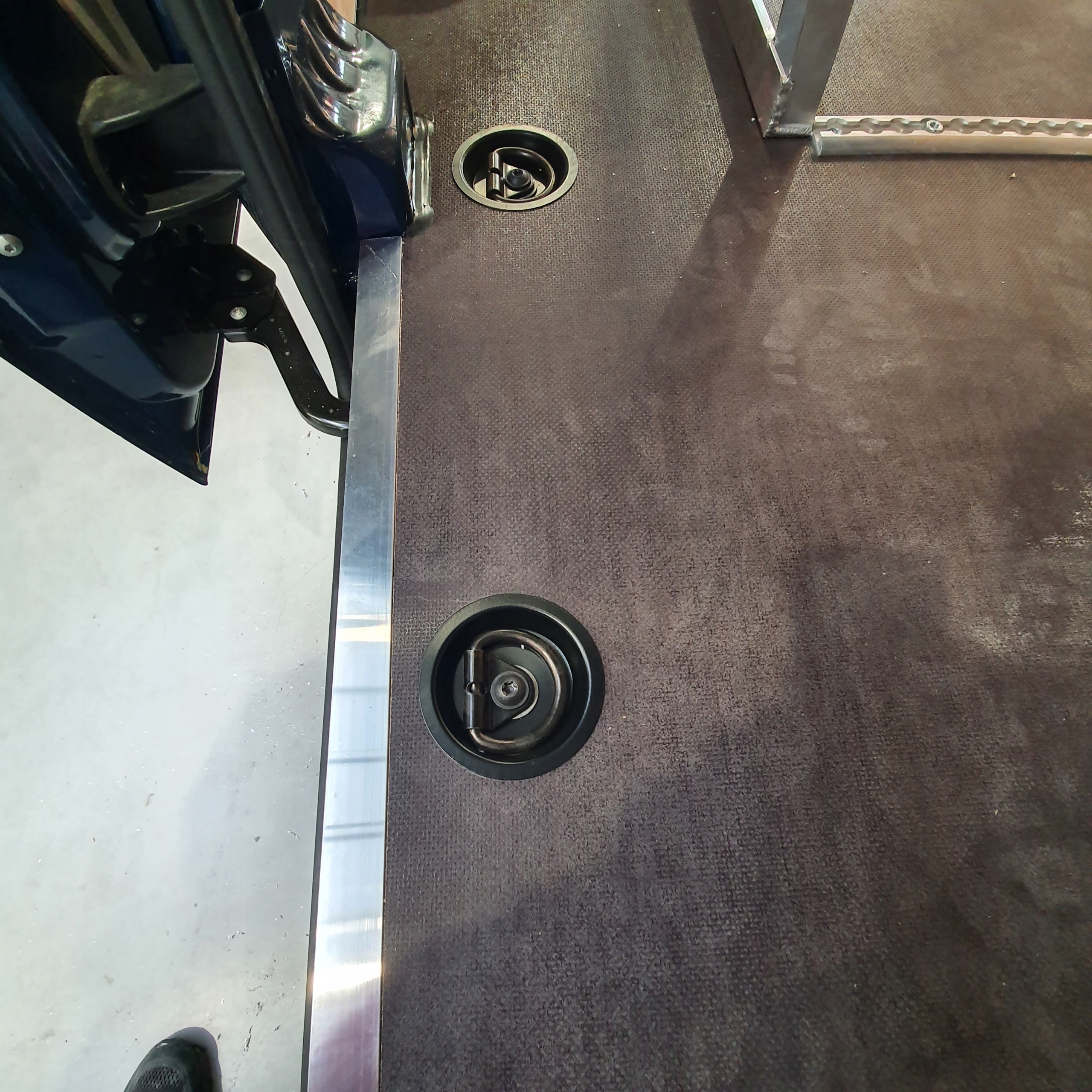 Miseczka podłogowa pod uchwyt Sprinter Crafter Producent części Cezar