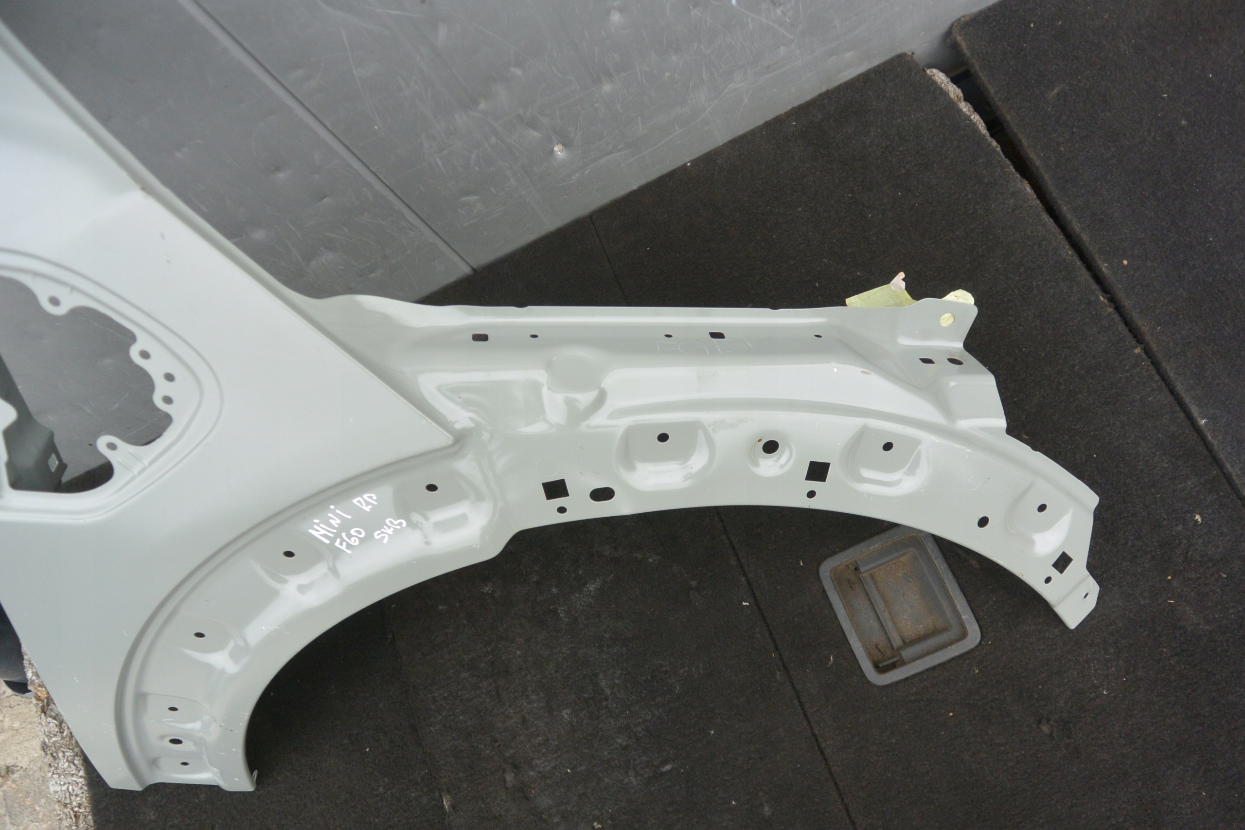 fender right front original MINI F60 COUNTRYMAN OEM