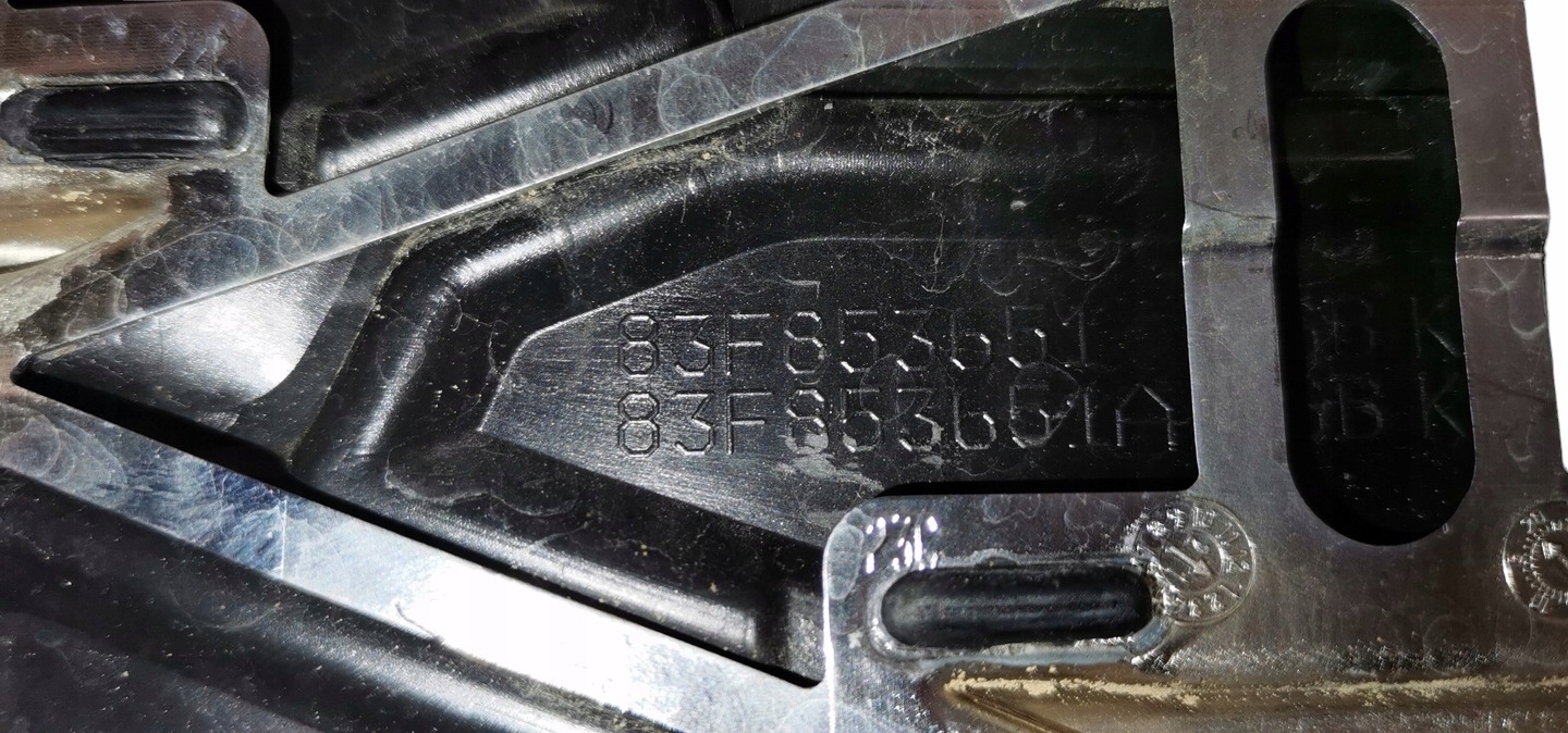 Audi Q3 SPORTBACK s решетка радиатора 83F853651