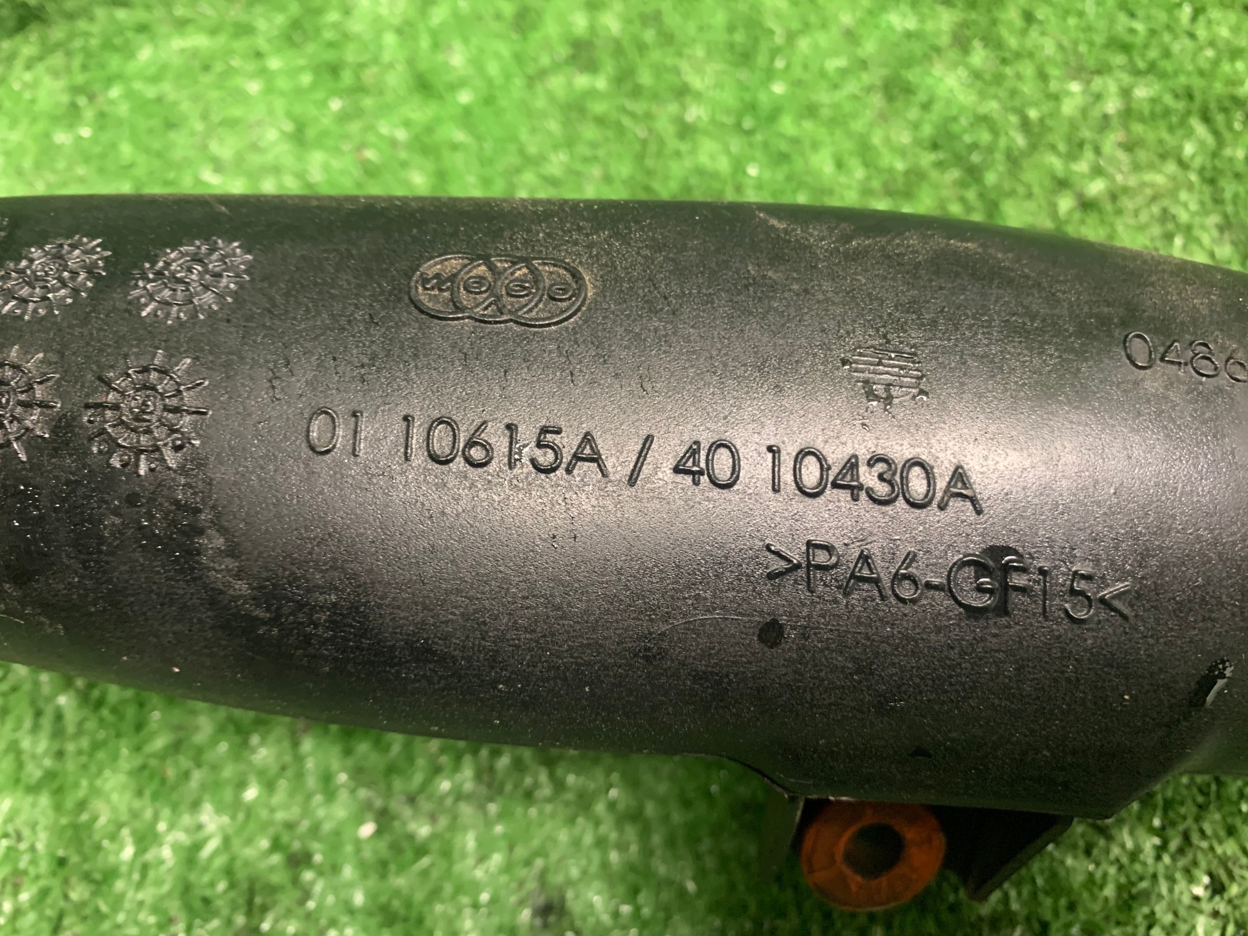 cijev interkulera prijenos 04861686AC CHRYSLER 300C lijepa