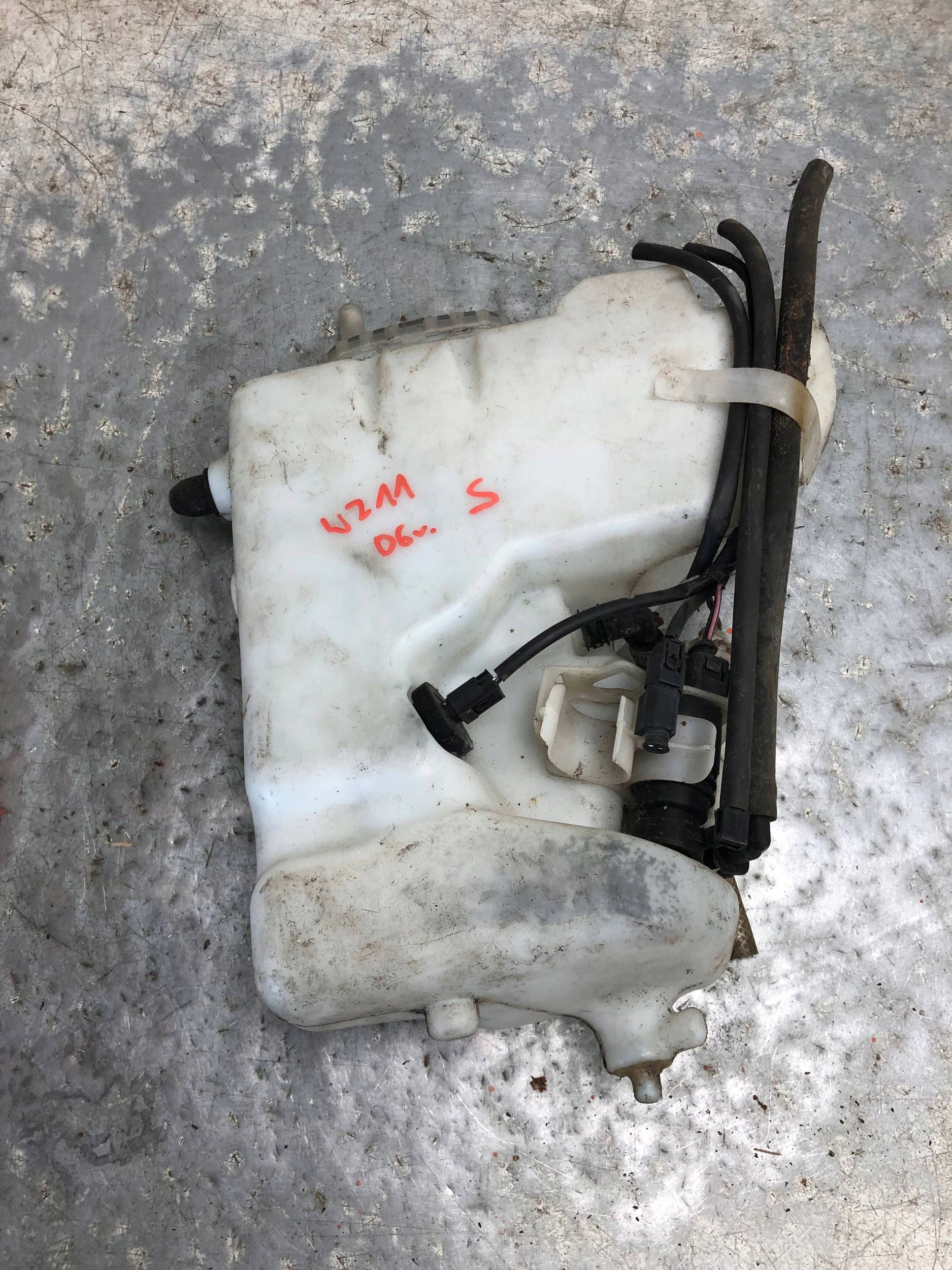 washer fluid tank MERCEDES W211 2118601460