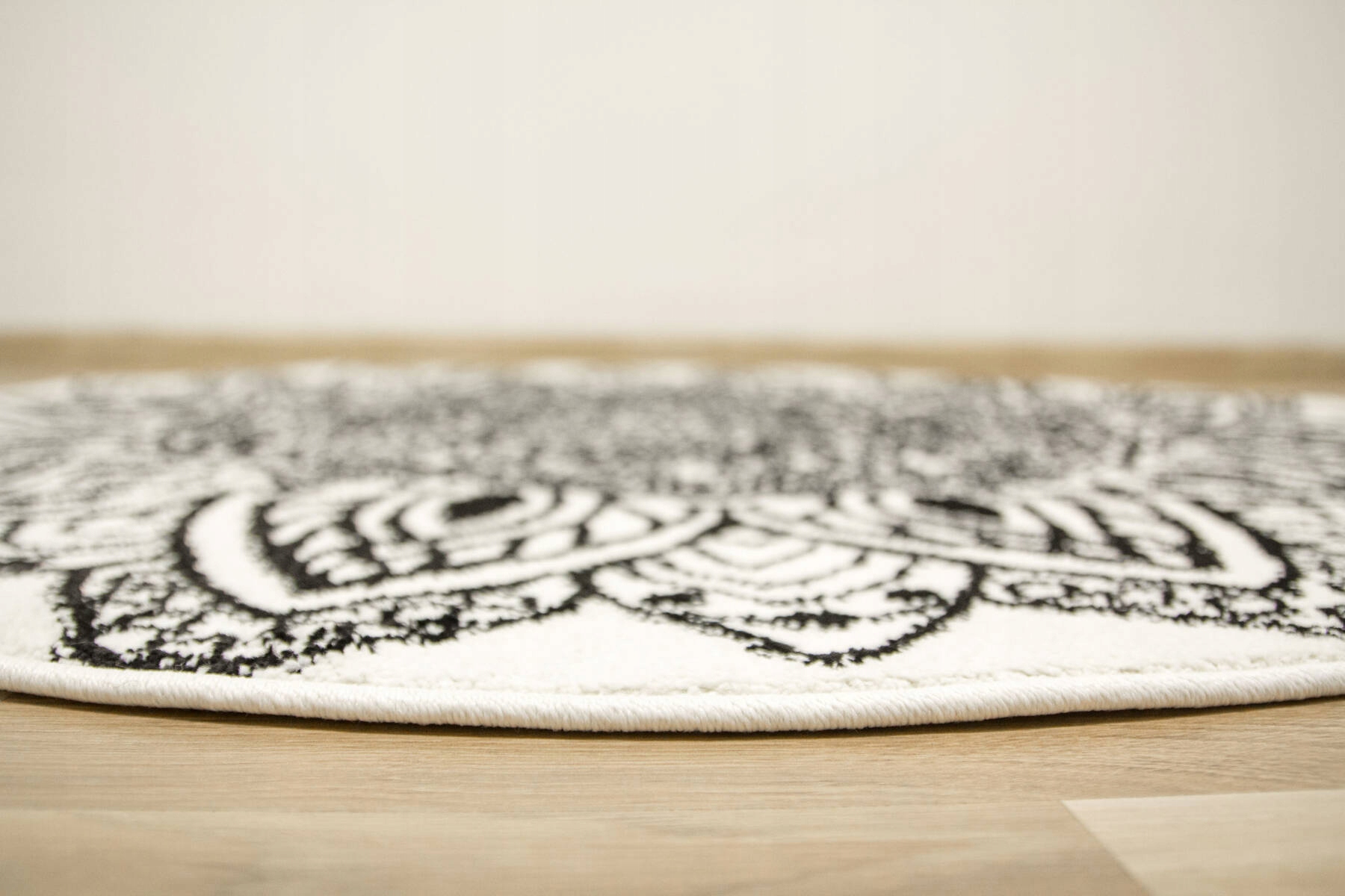 DYWAN OKRĄGŁY BIAŁY CZARNY MANDALA ROZETA DO SALONU BOHO LIMA śr. 120 cm Informacje dodatkowe certyfikat bezpieczeństwa Oekotex