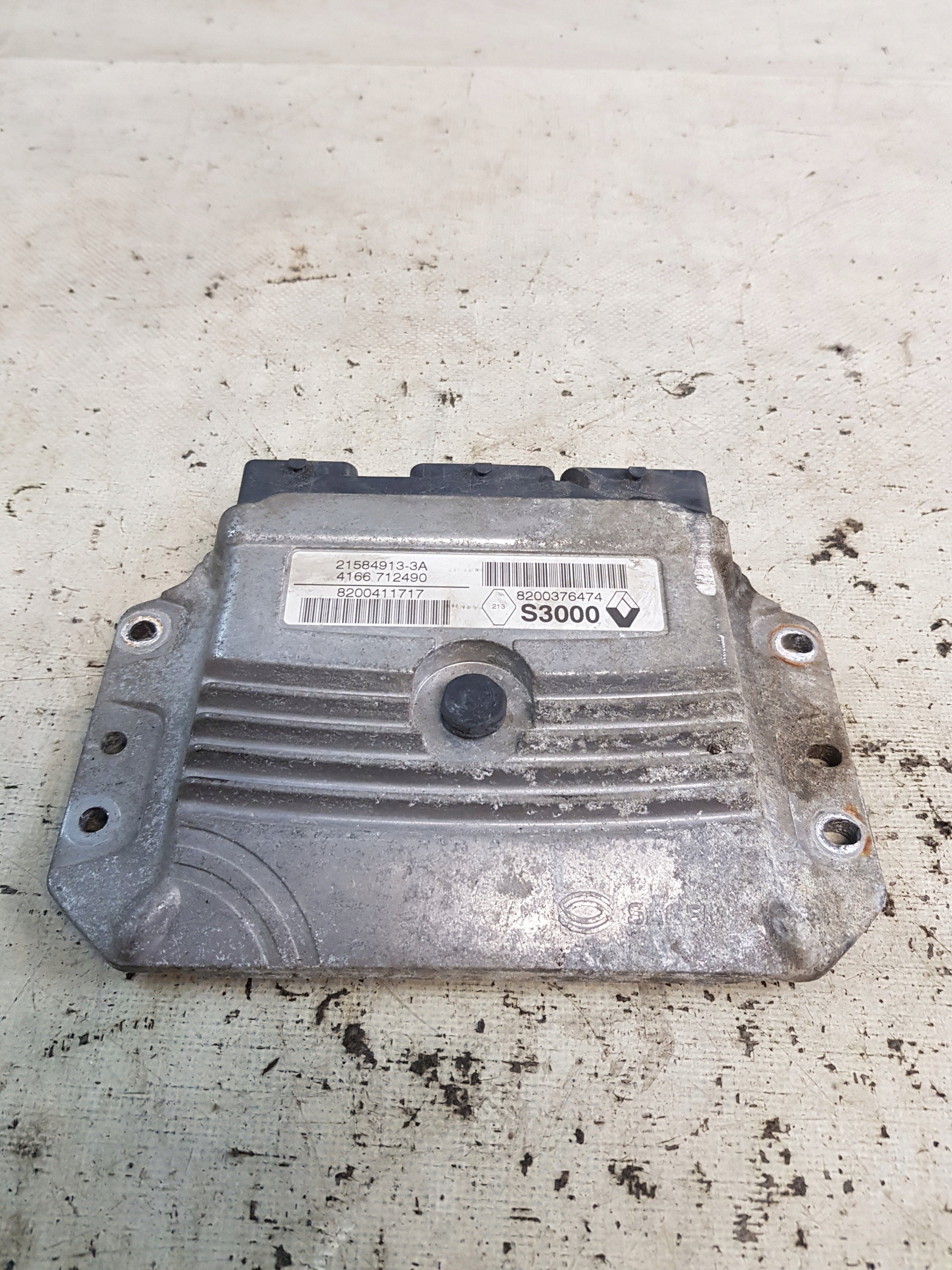 control unit of the engine MODUS 1.6B 8200411717 8200376474 21584913-3A