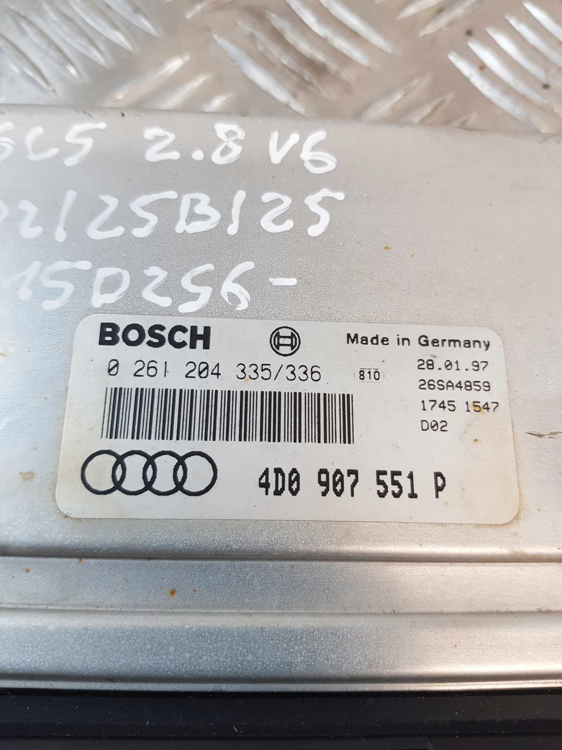 control unit of the engine AUDI A6 C5 2.8 V6 4D0907551P