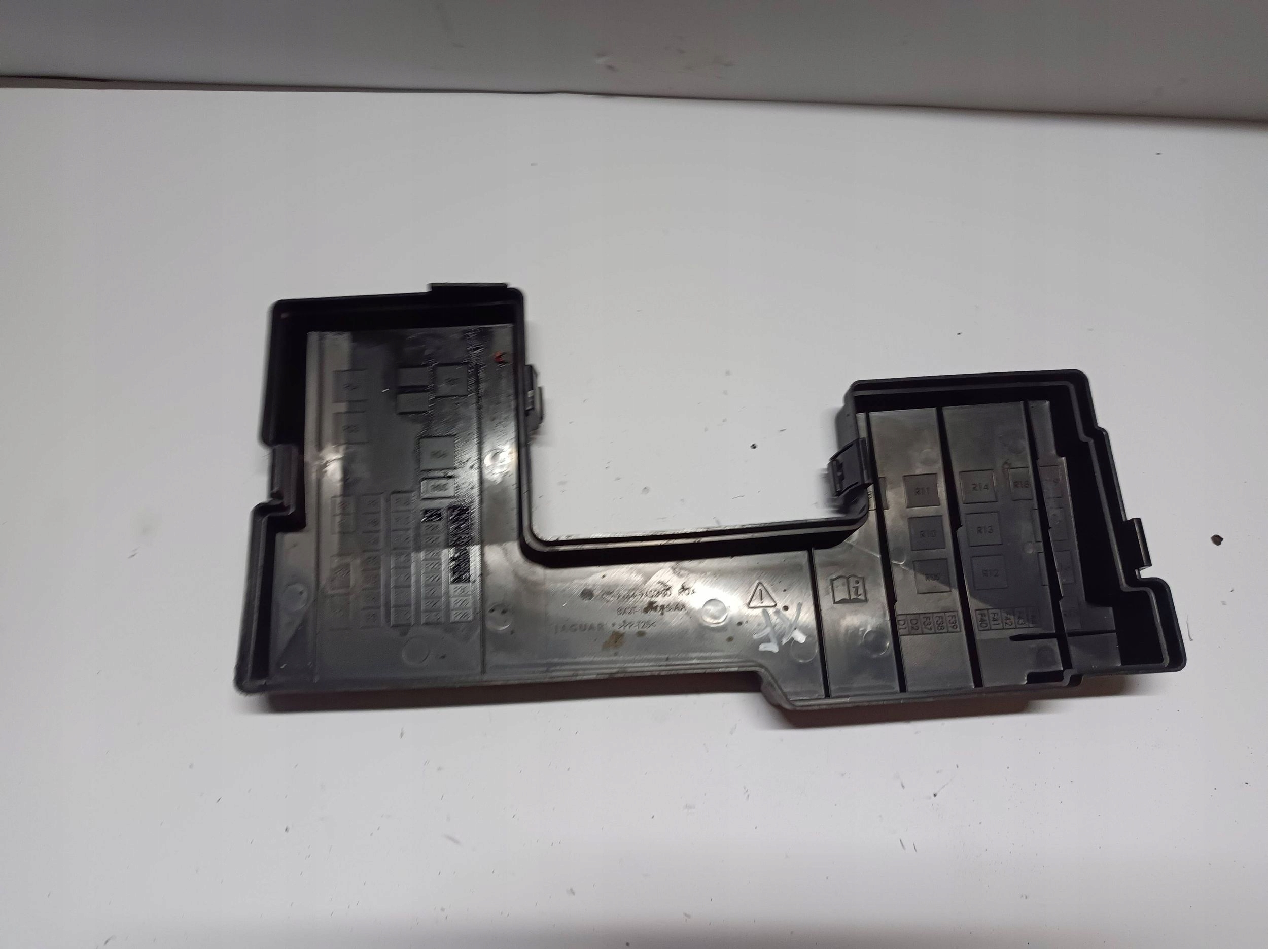 Abdeckung der Sicherungen Jaguar XF X250 8X2T14A075AA