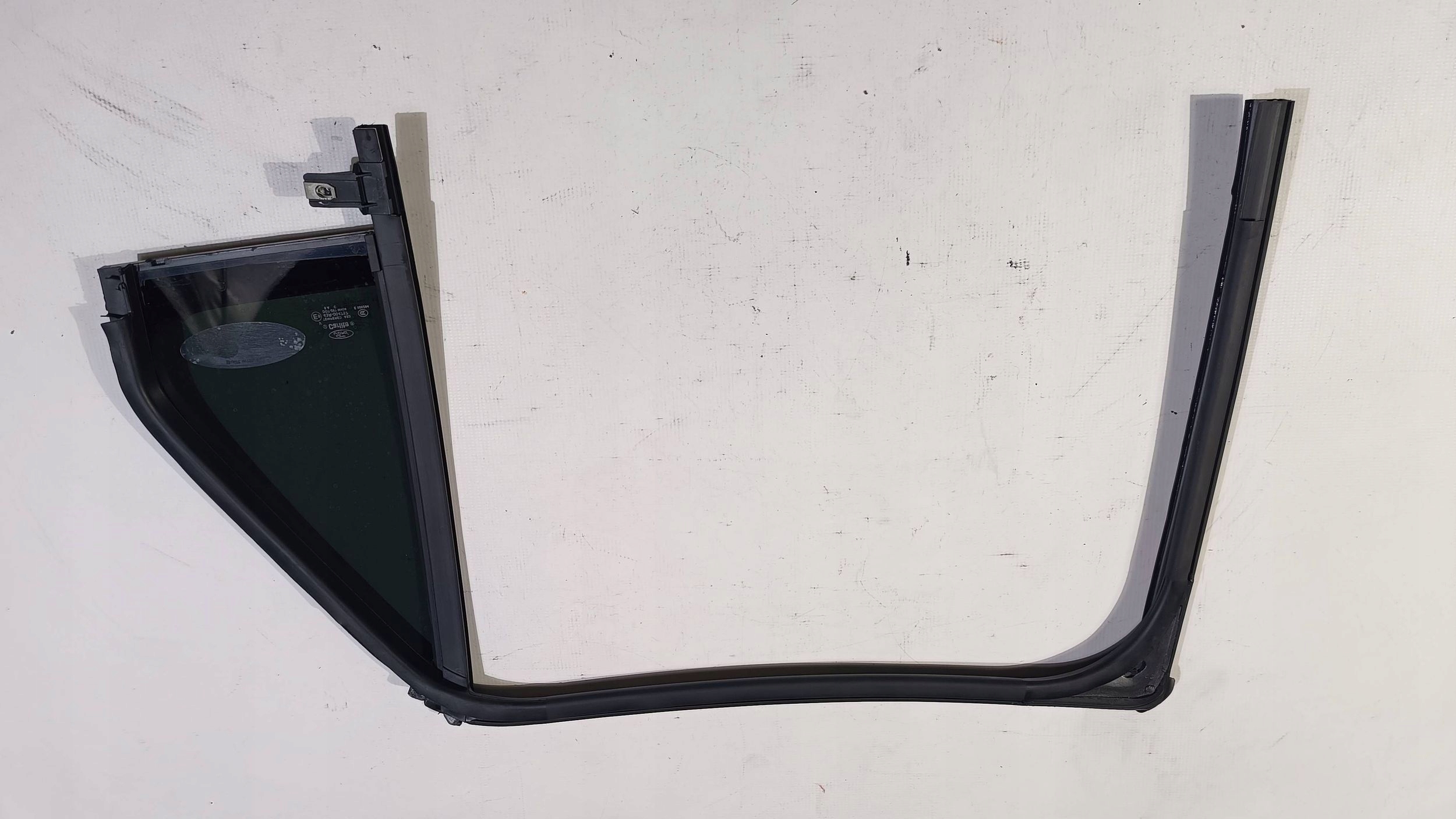 window side trojkat door tylnych rear part right side Ford Explorer V 2016
