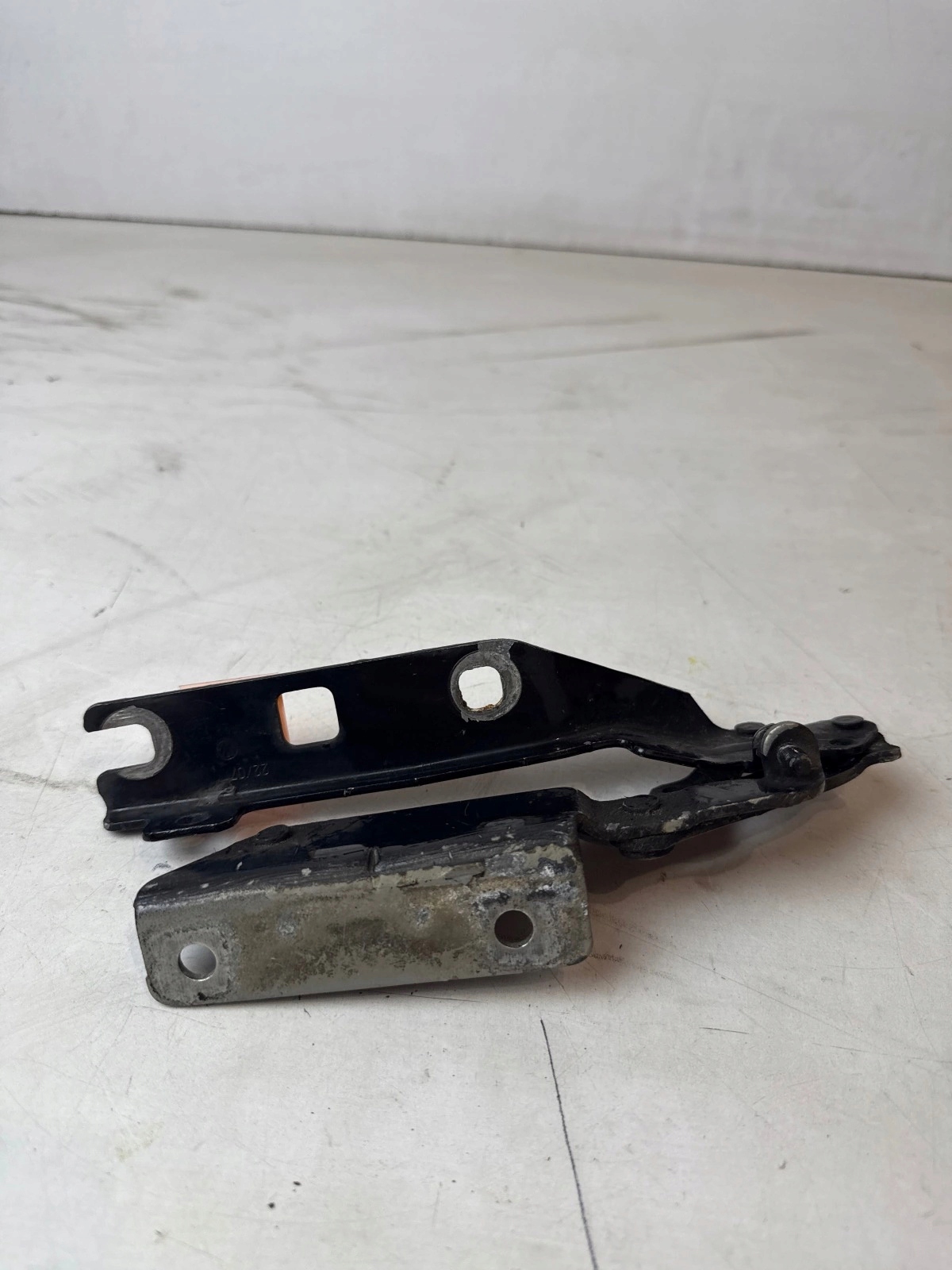 hinge bonnets front front right Volkswagen Golf V