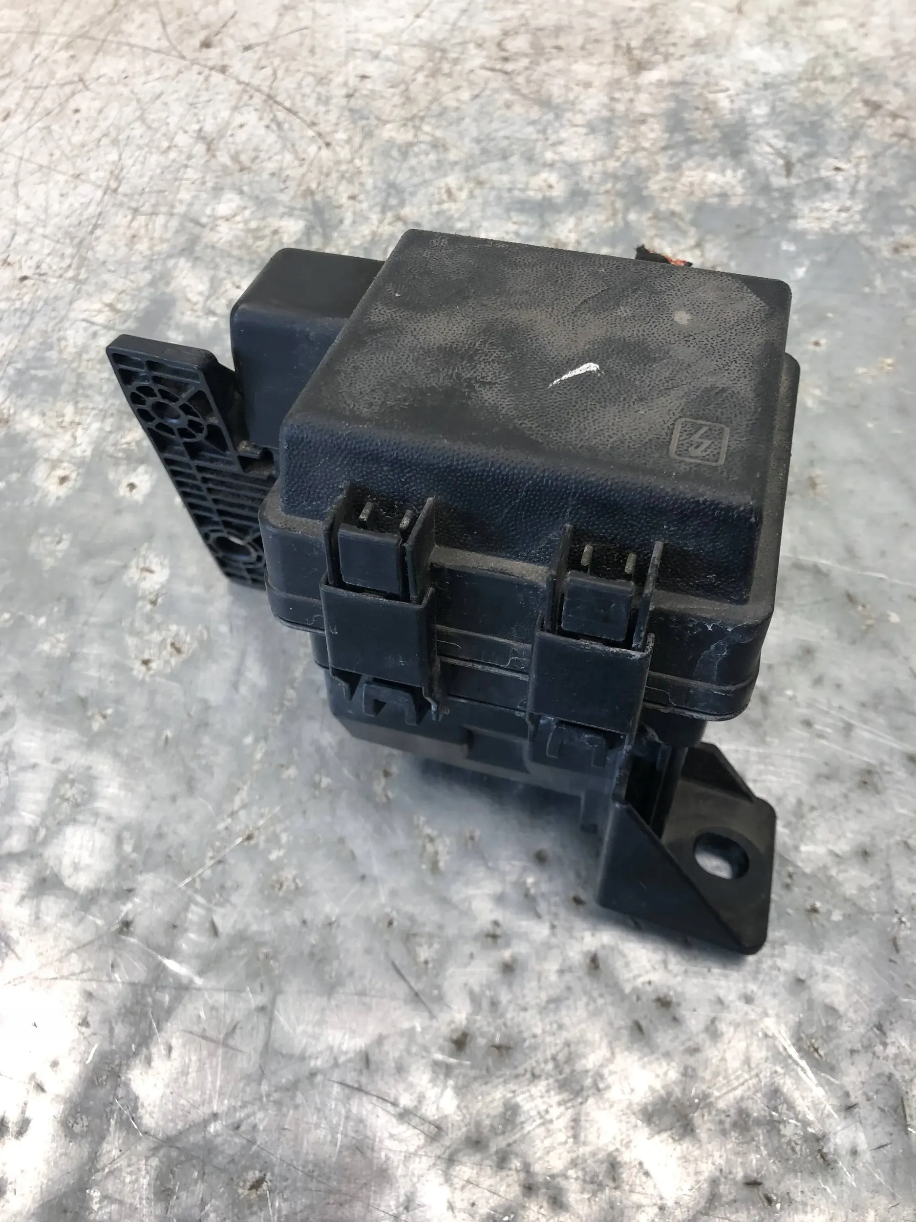 fuse box RENAULT SCENIC III 243880001R