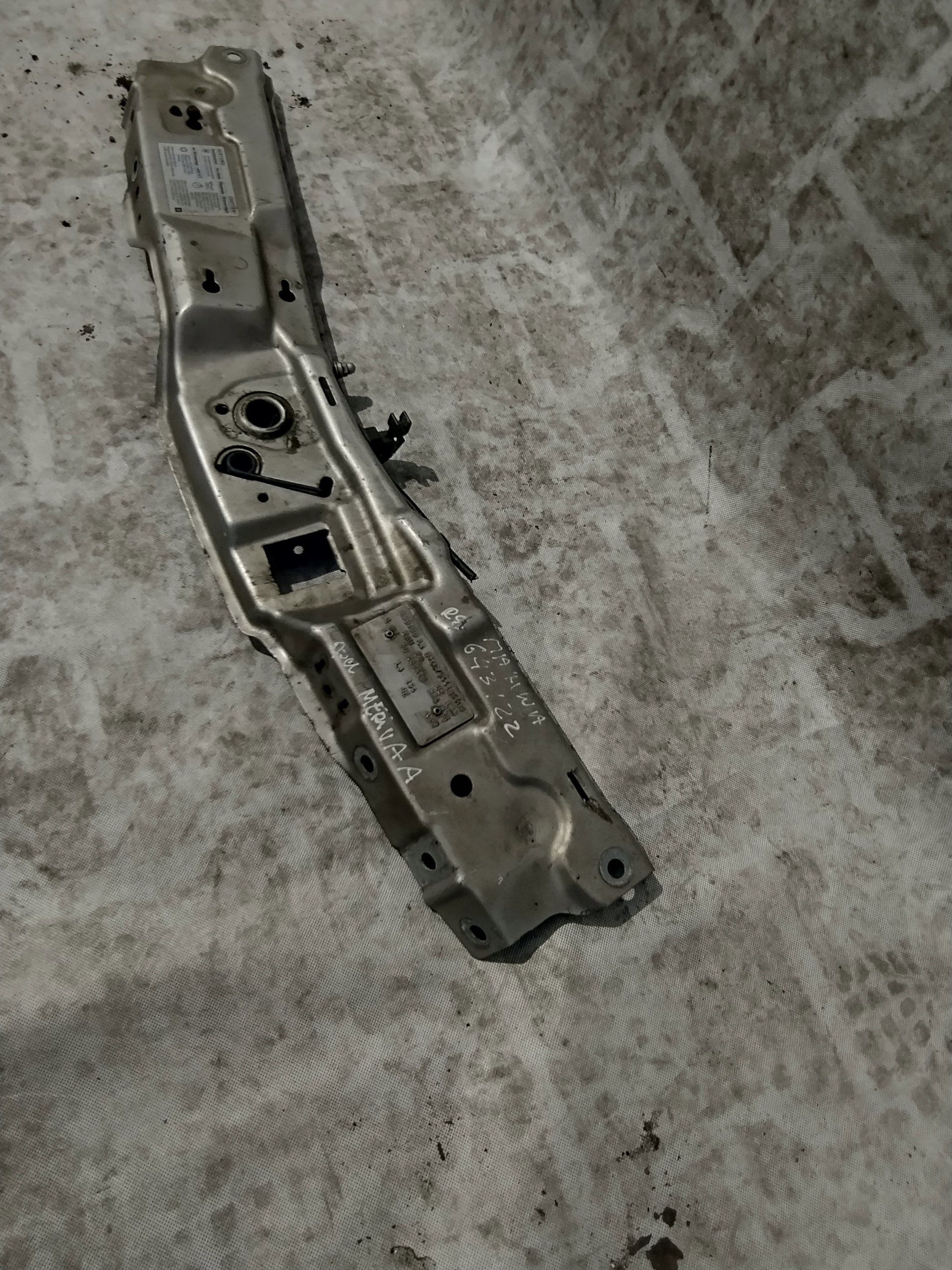 sider upper supports of the front Opel Meriva A