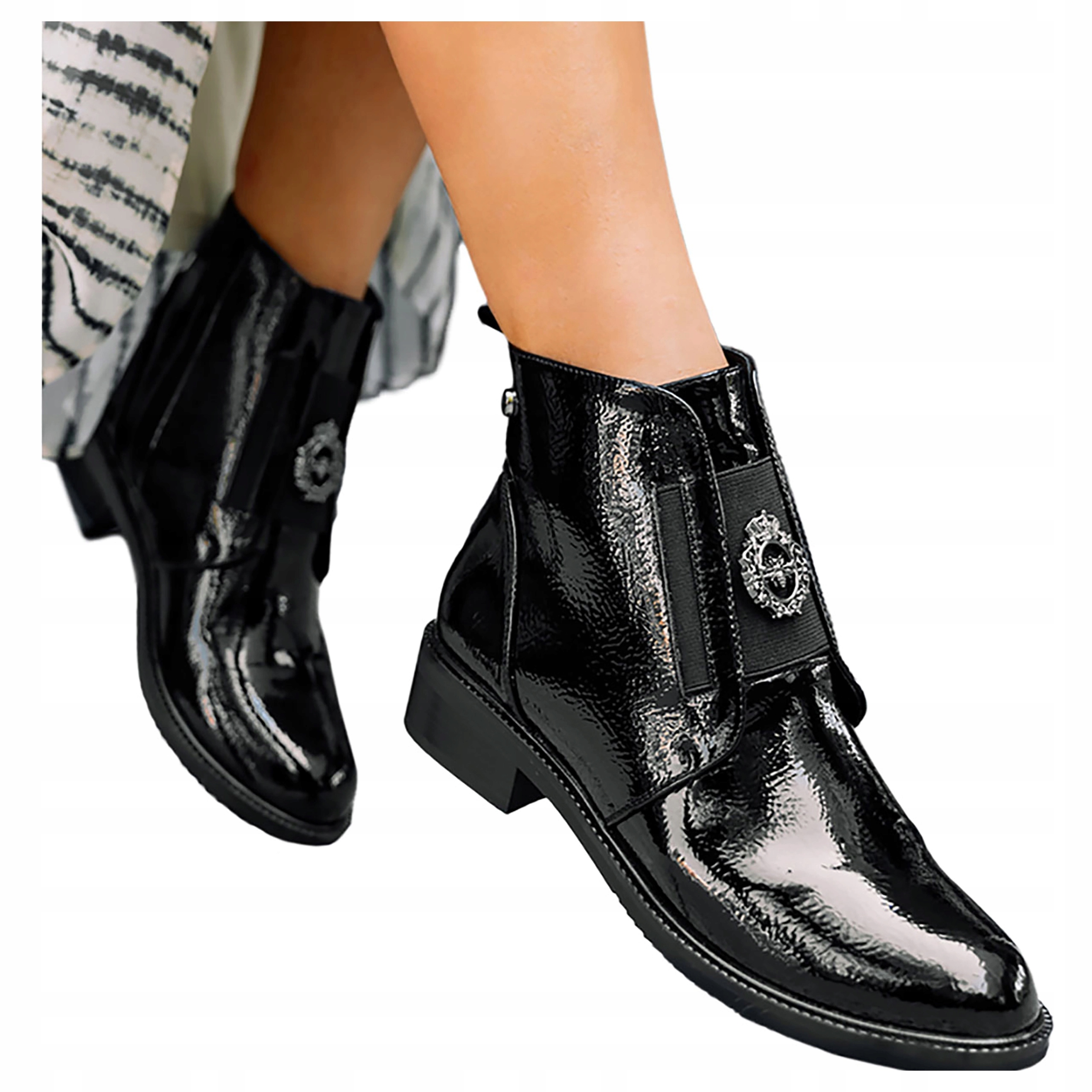 Černé Dámské Kotníkové Boty Lakované Na Nízkém Kotníku Ozdobný Hmyz Casu vel. 38
