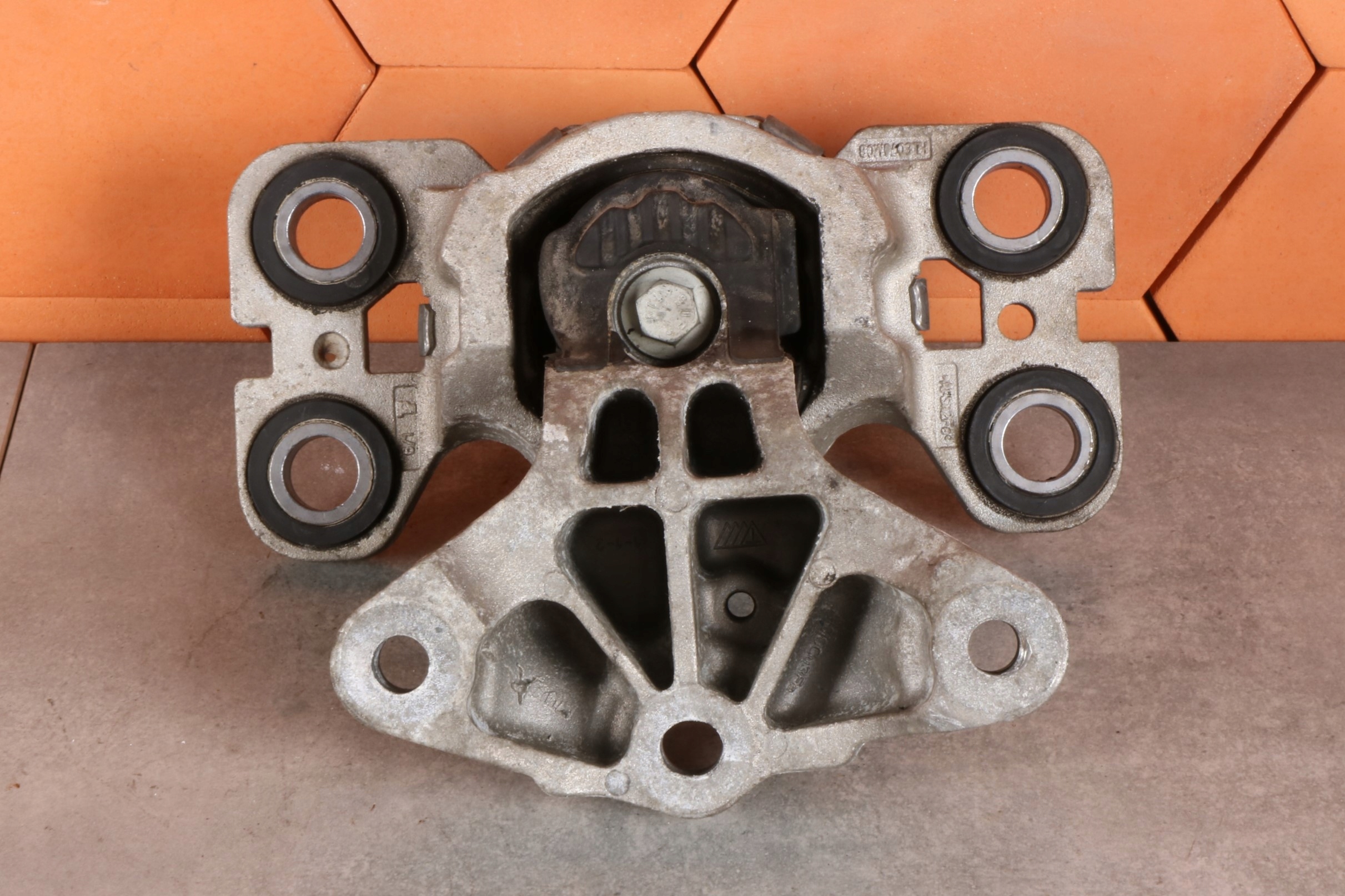 VOLVO XC60 D4 2.0d D4204T14 support engine mount 31401307