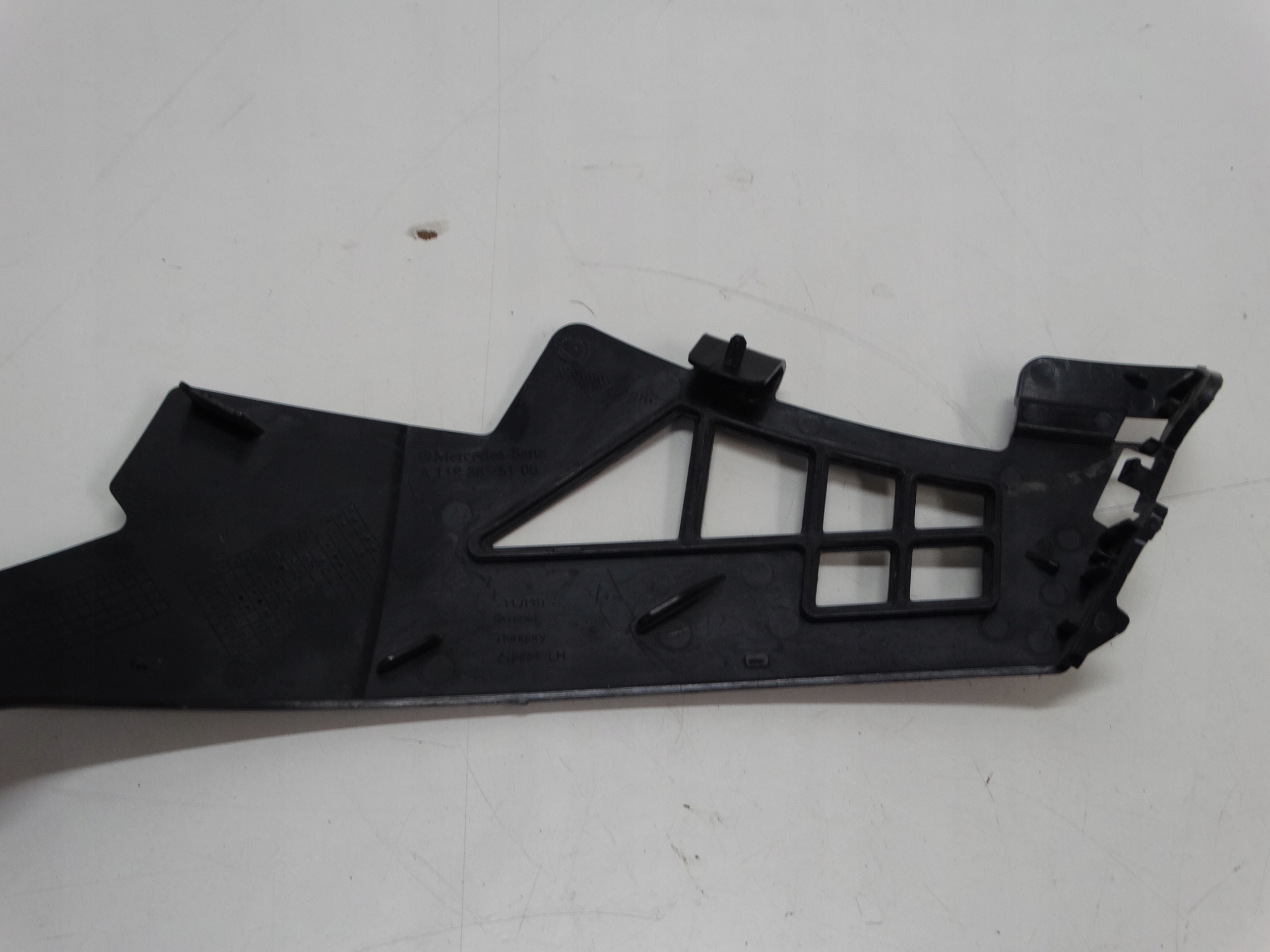 Support Support plaque Pare choc Gauche MERCEDES CLA W118
