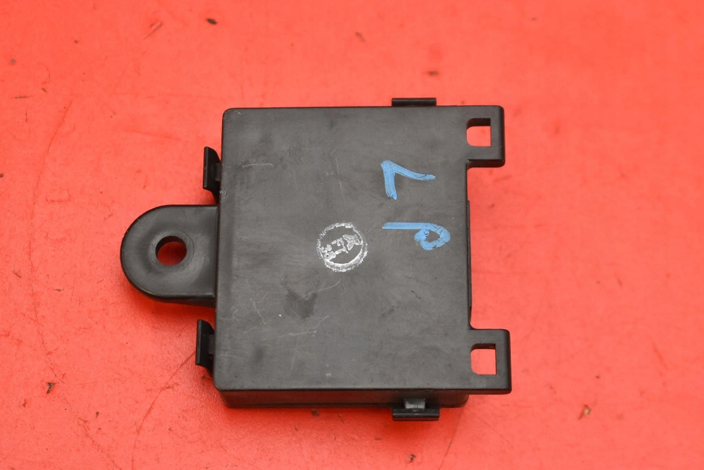 control unit module handles left front 1069651-00-D TESLA S LIFT AWD 16-21