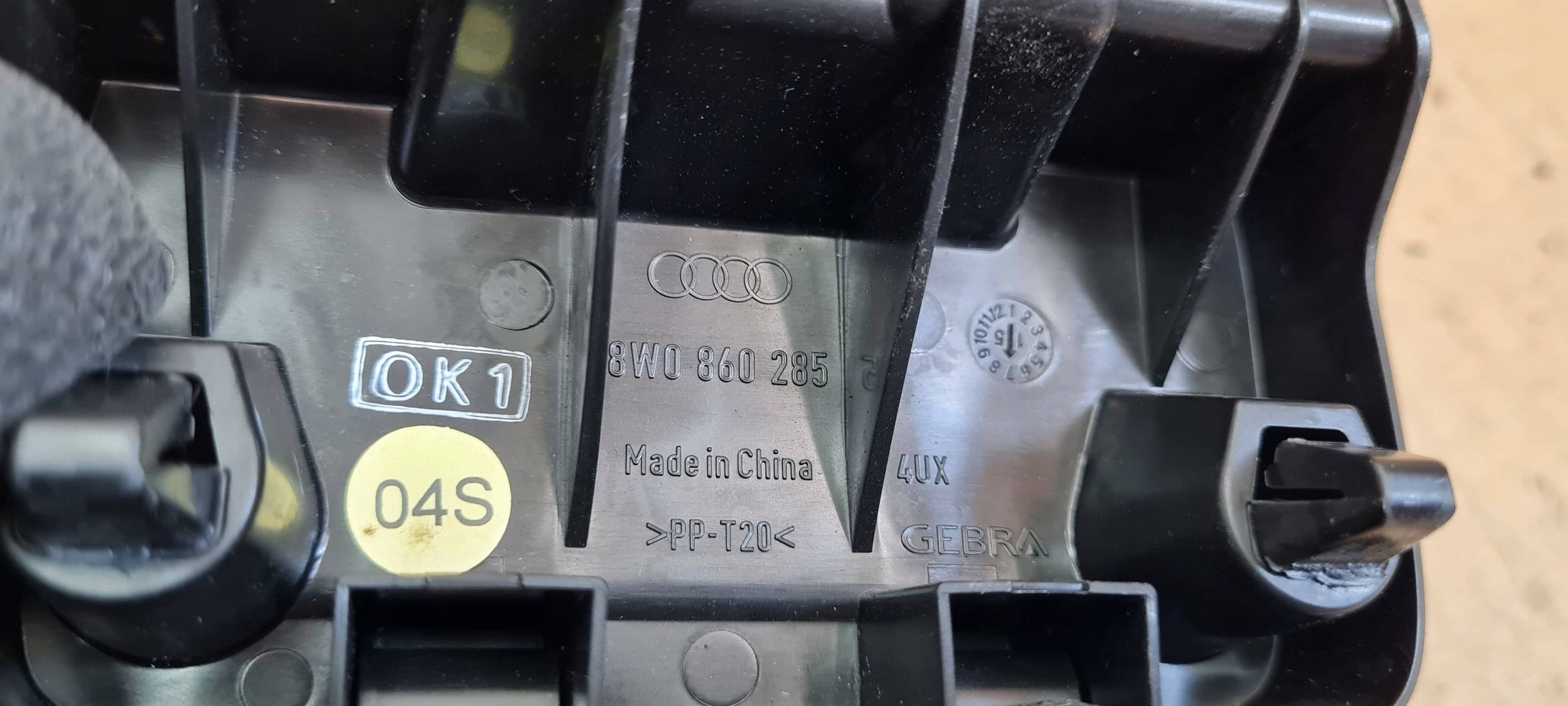 A4 B9 8W bracket holder TROJKATA 8W0860285 A5 8W