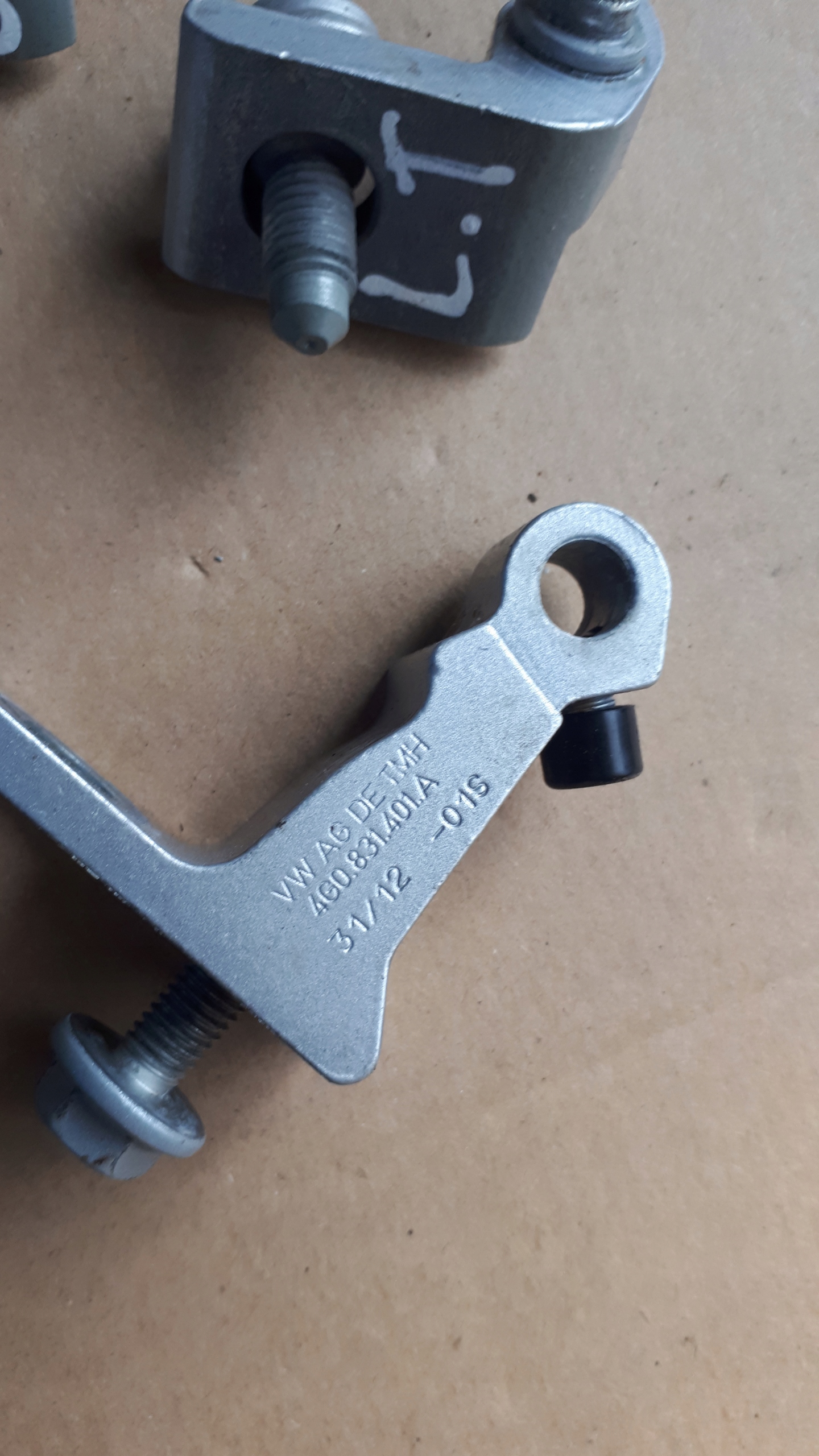 S6 C7 4G A6 hinge hinges door left rear part LX7W