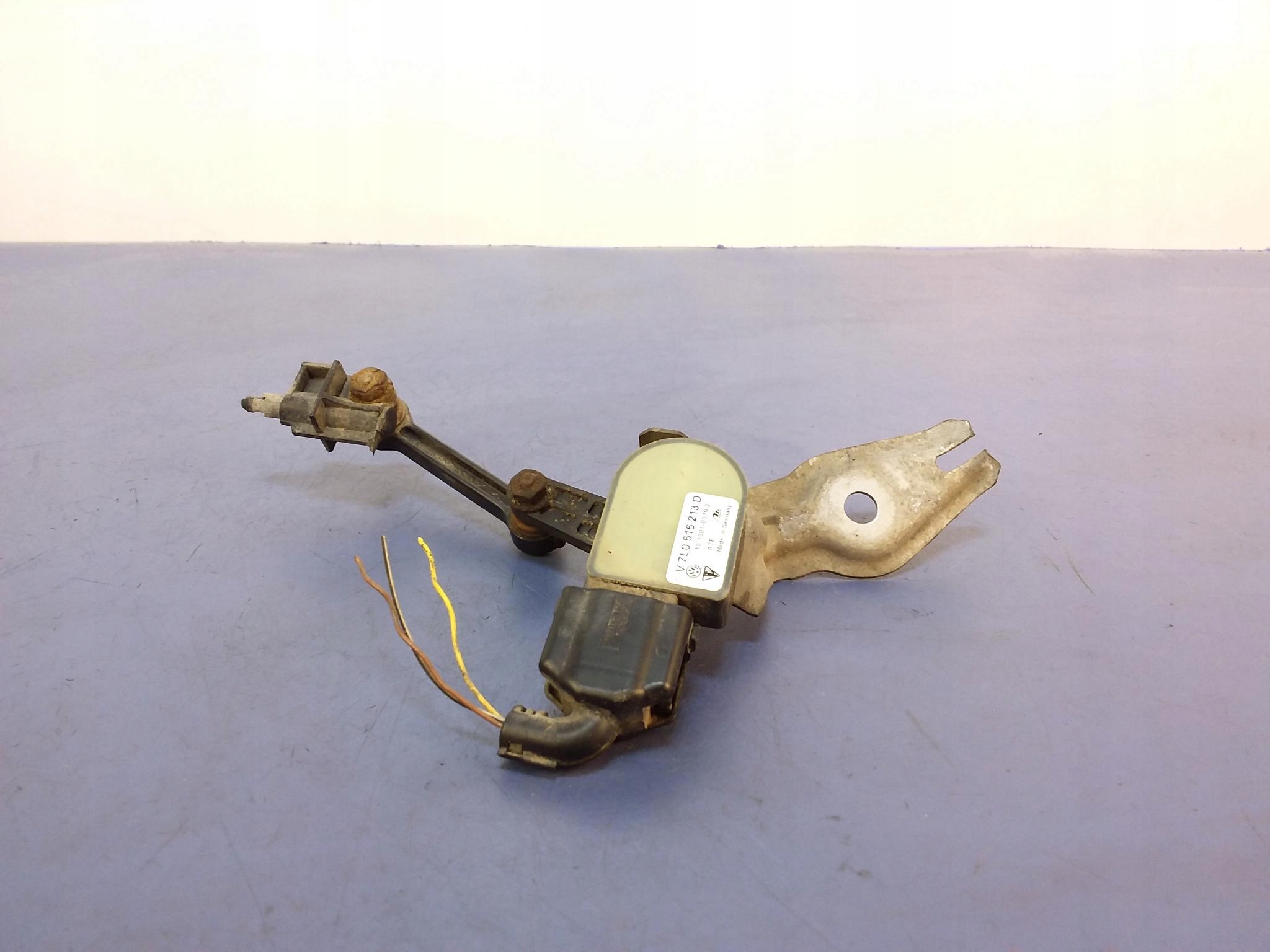 AUDI Q7 4L датчик выравнивания 7L0616213D