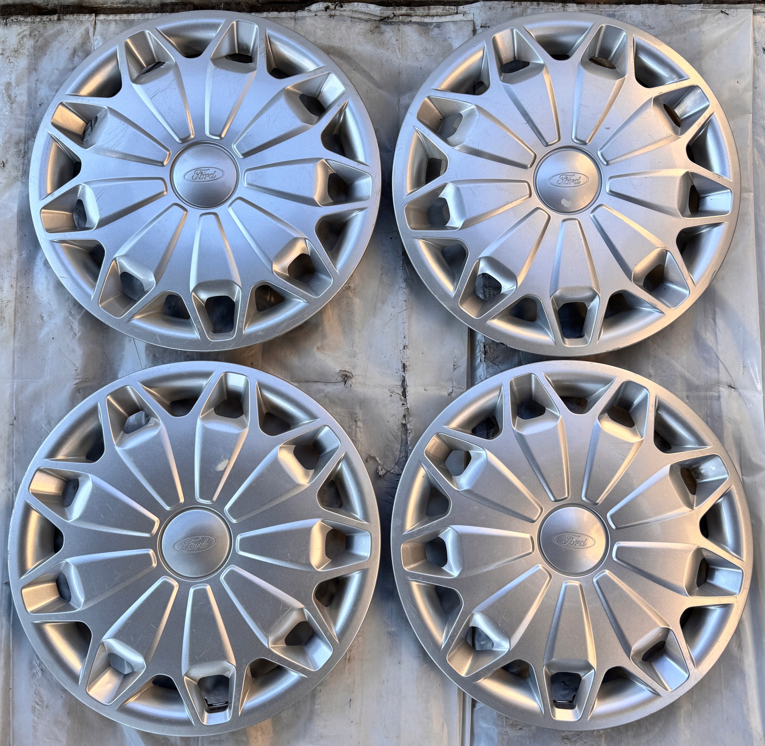 Kołpaki 15 Ford Transit 552