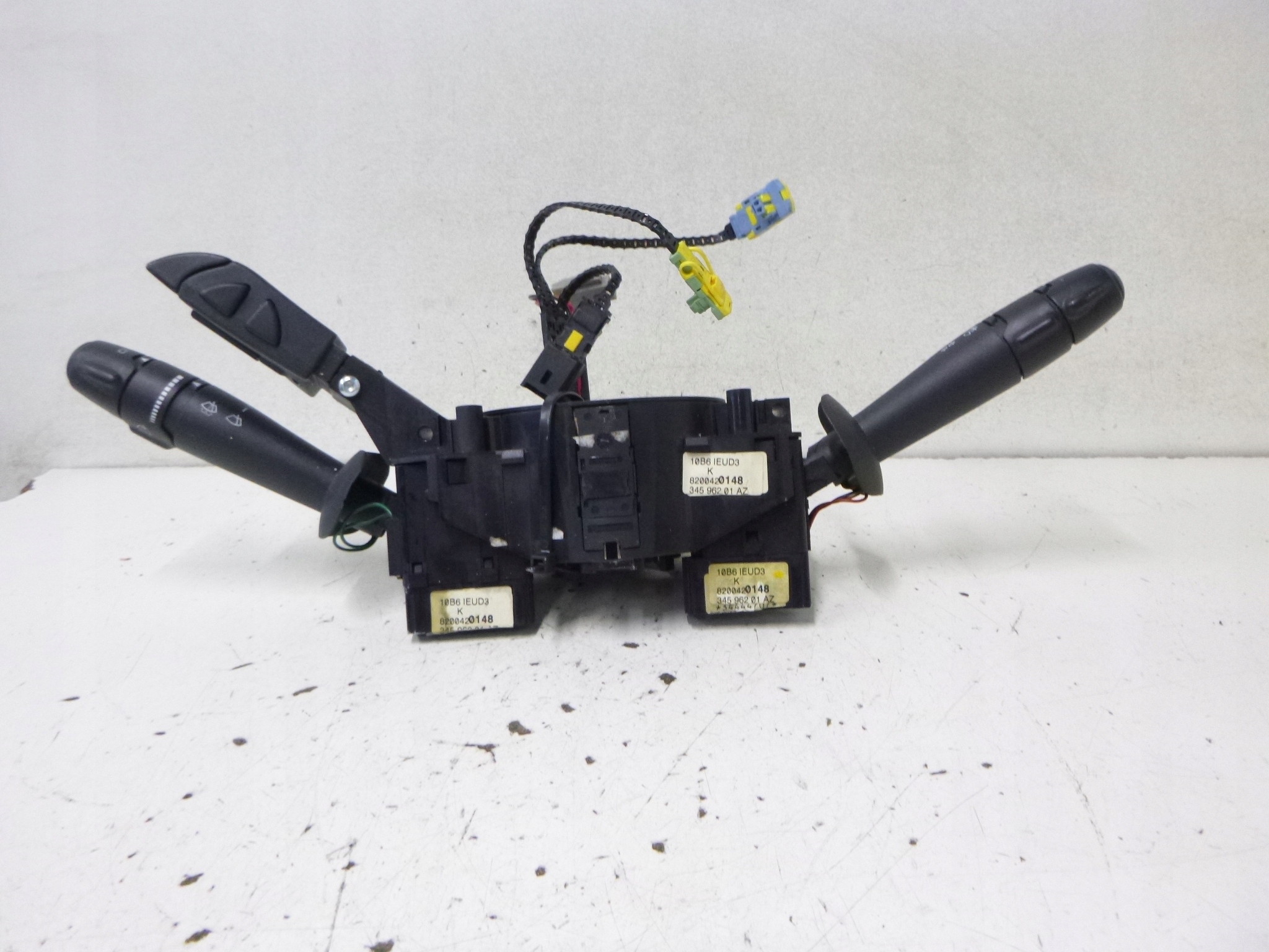 DEVIO LUCI DEVIO ZESPOLONE RENAULT LAGUNA II LIFT 2006R. 8200420148