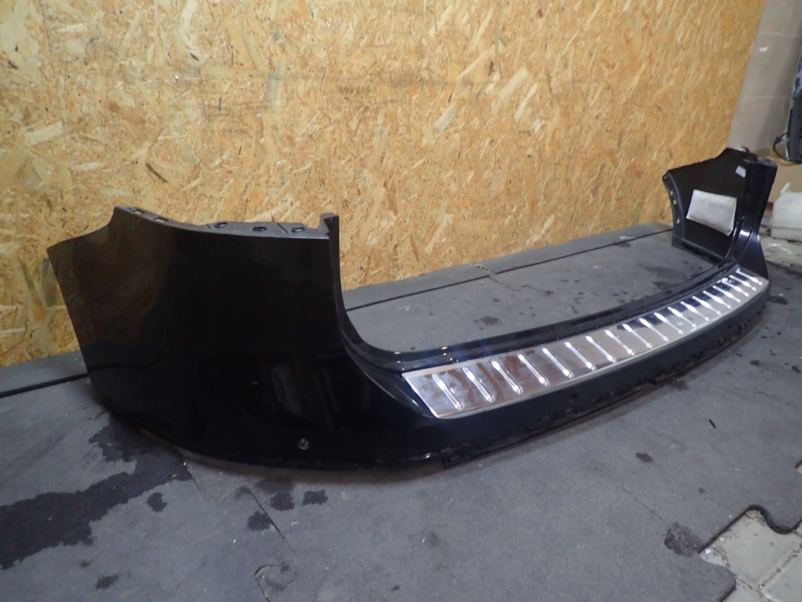 BUMPER REAR PART VW TOUAREG 7P6 LIFT 14