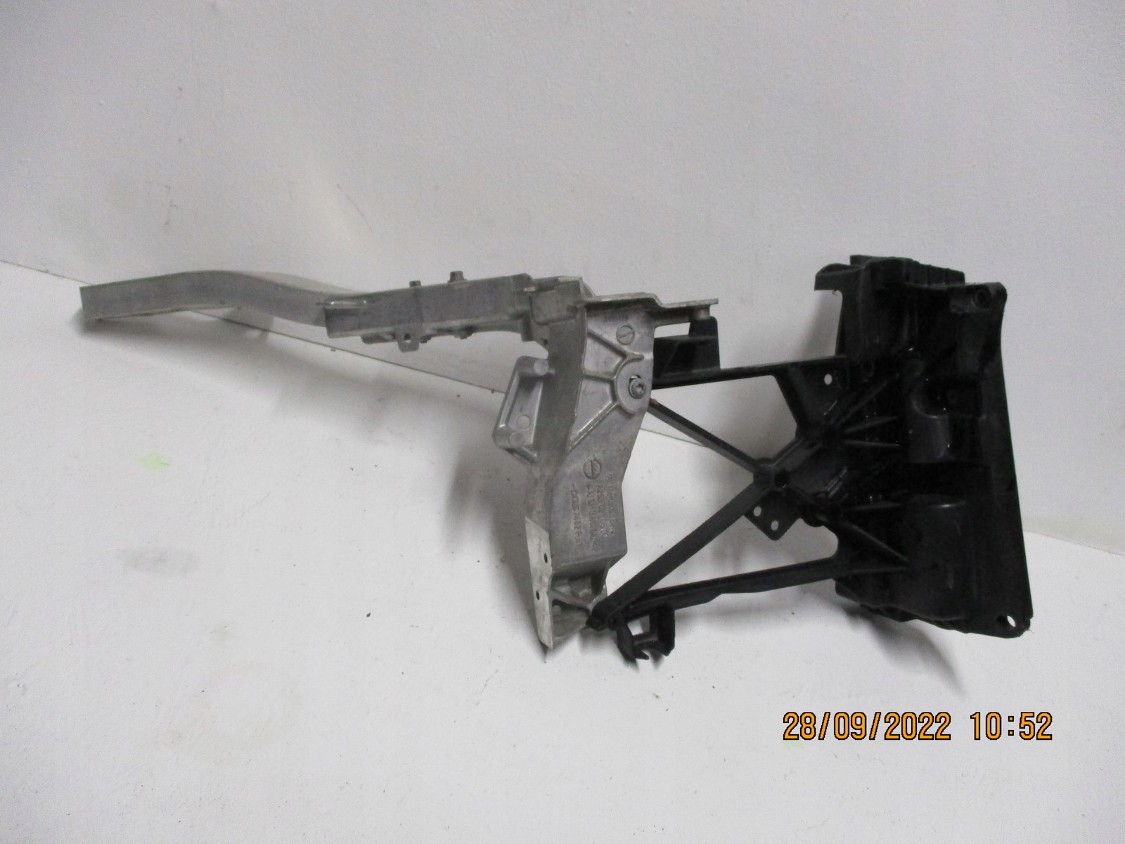 Wspornik mocowanie pasa MERCEDES GLC A2536210600