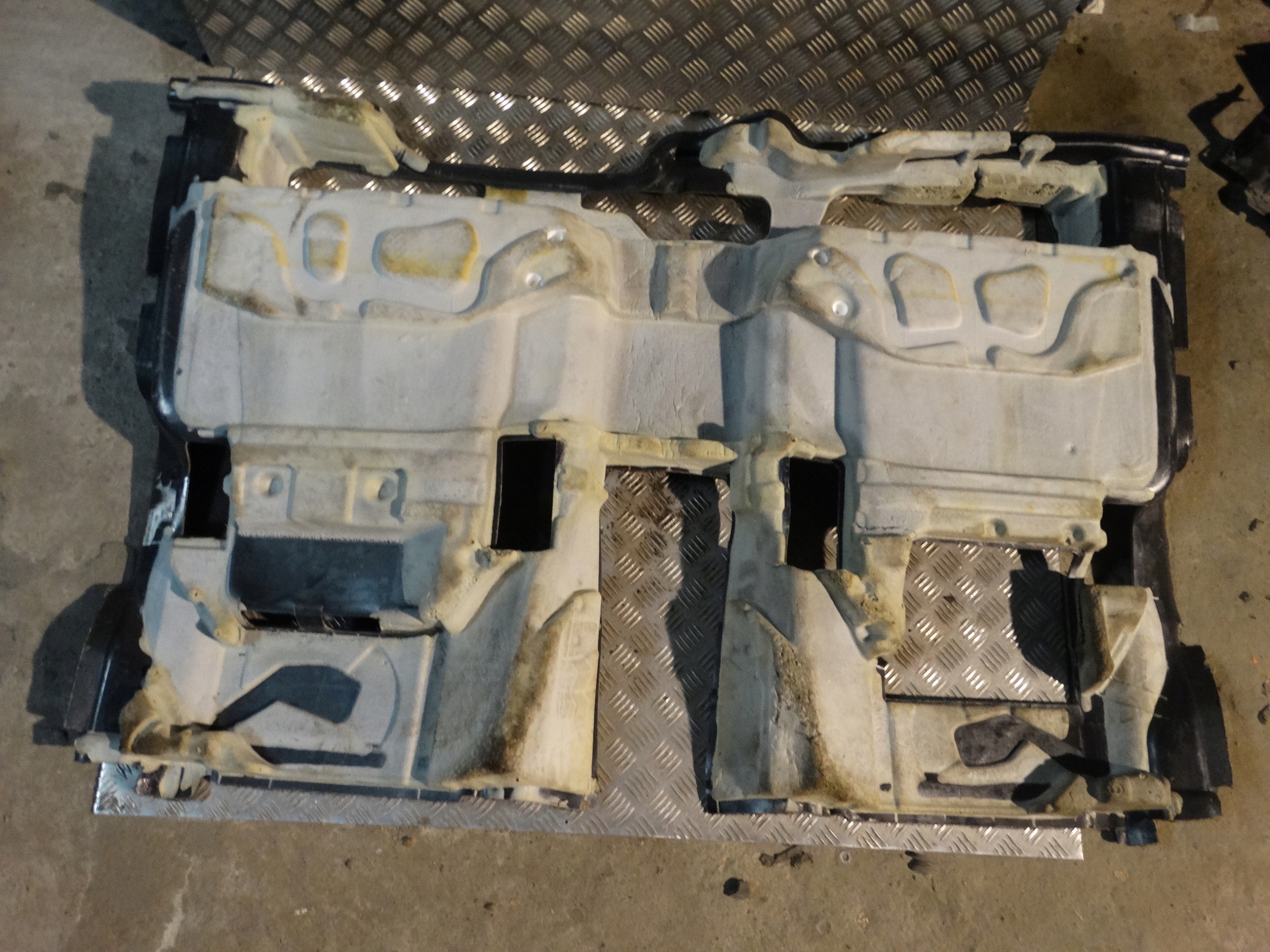 IDEALNY carpet rear MERCEDES GL GLS W166 1