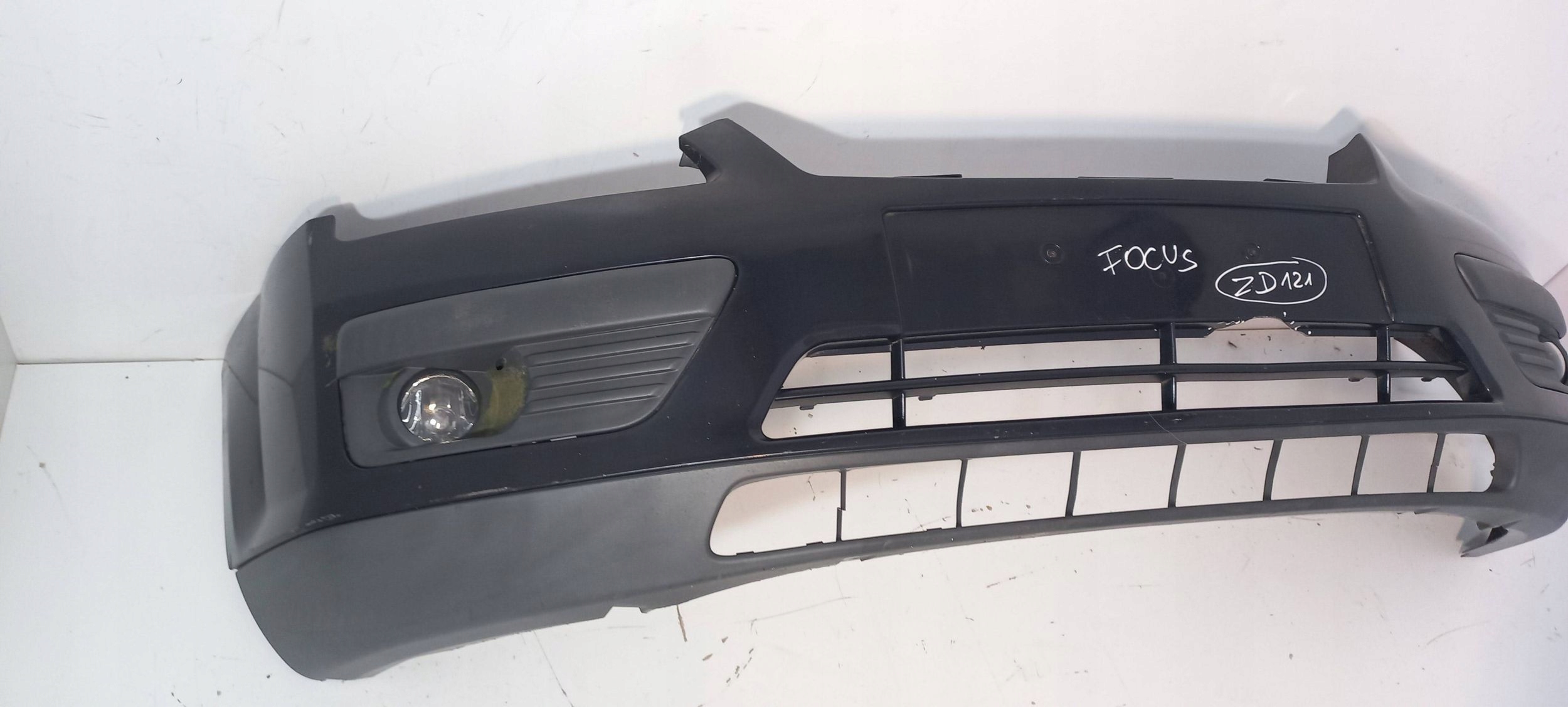 Ford Focus MK2 Frontstoßstange 4M5117C749A (ZD121)