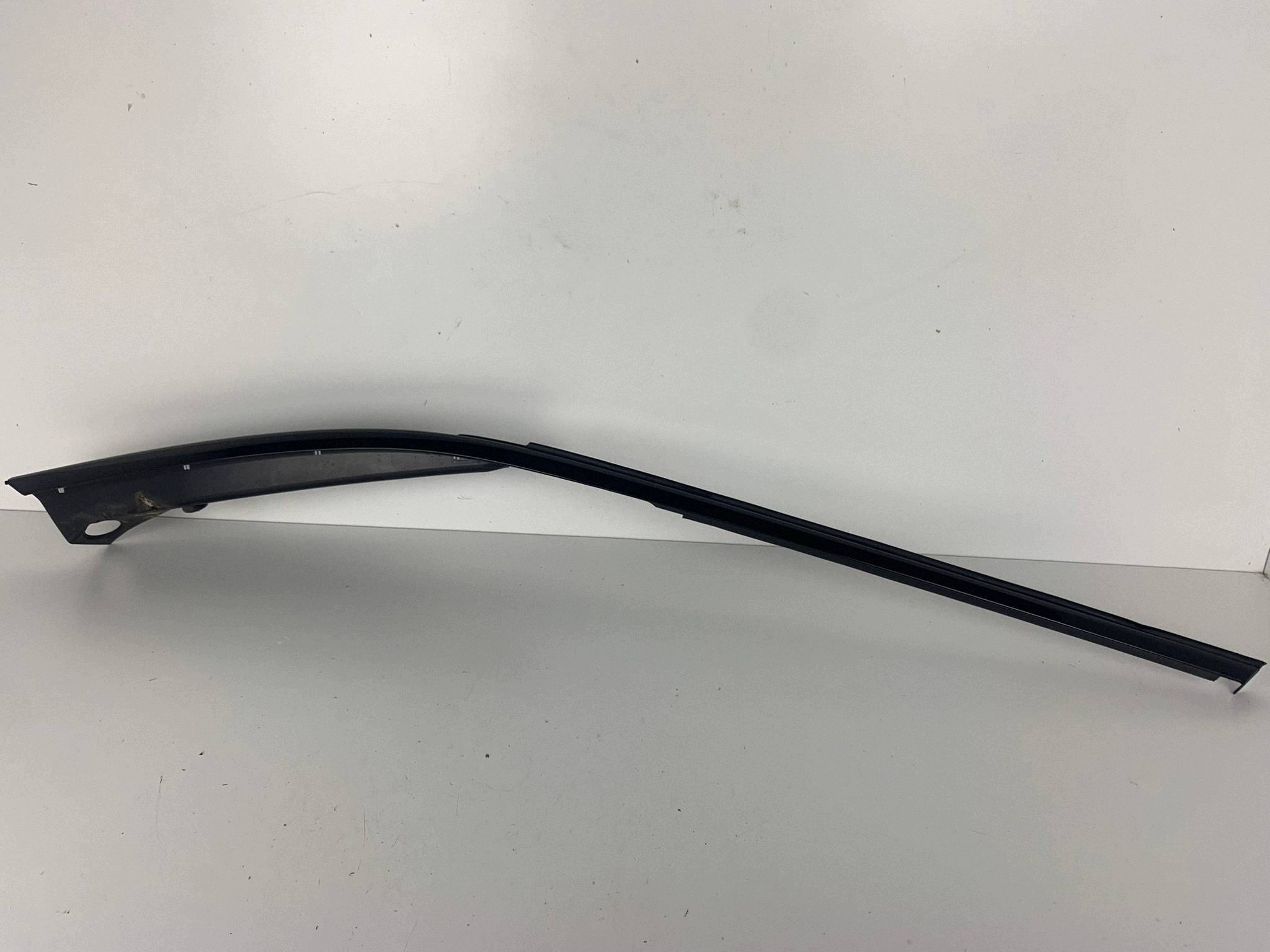 INSIGNIA B KOMBI modanatura parafango Destro nero 39180597